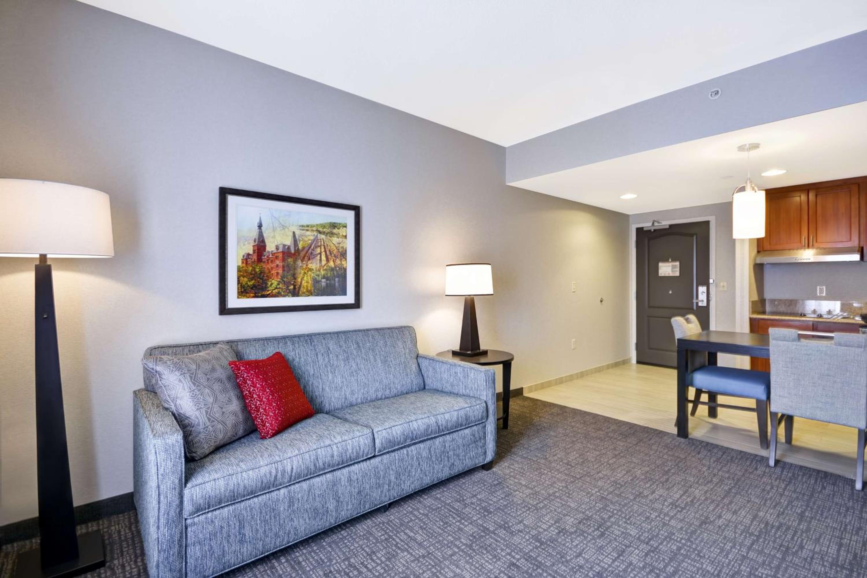 King Suite - Mobility Access/Non-Smoking - Photo 2