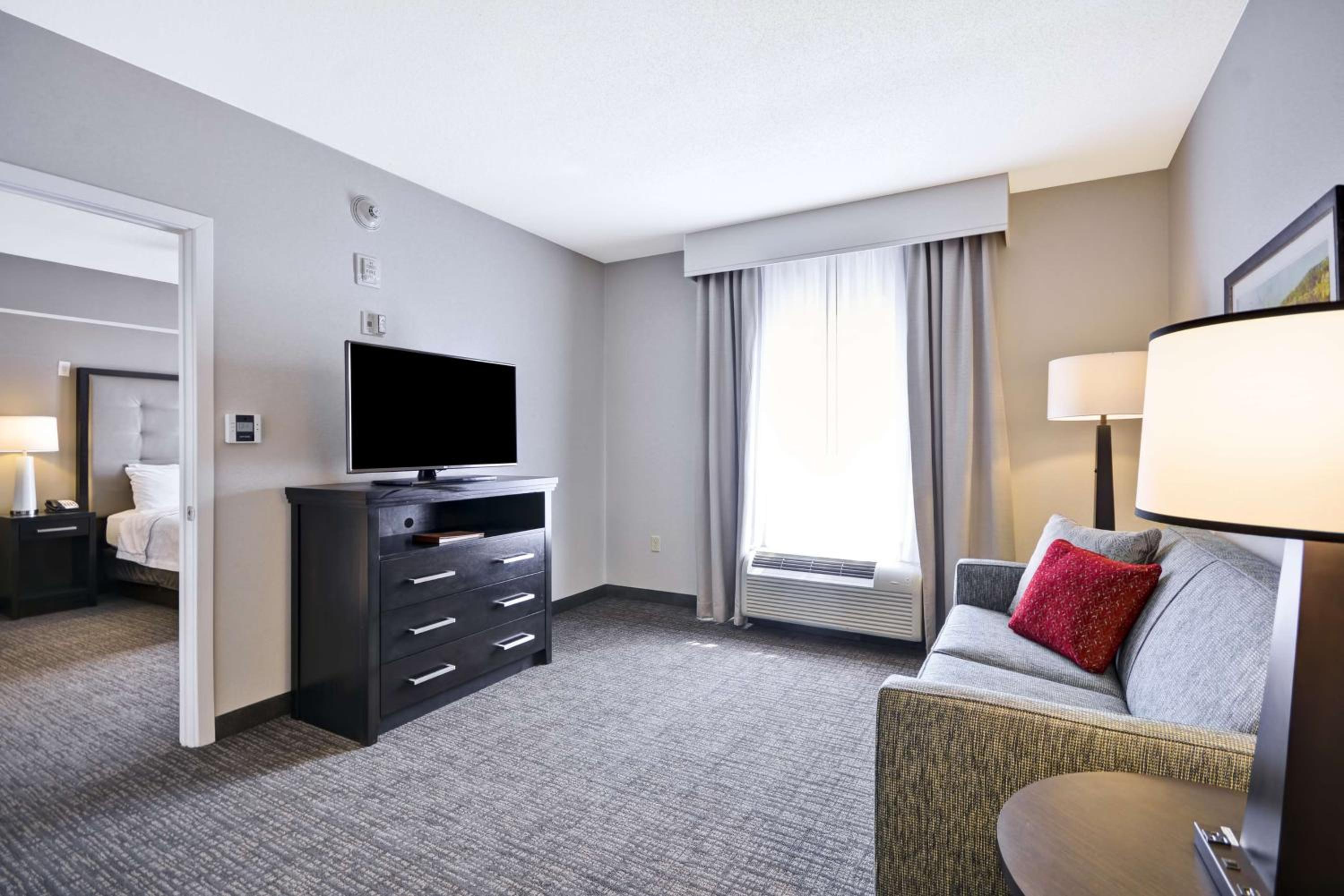King Suite - Mobility Access/Non-Smoking - Photo 4