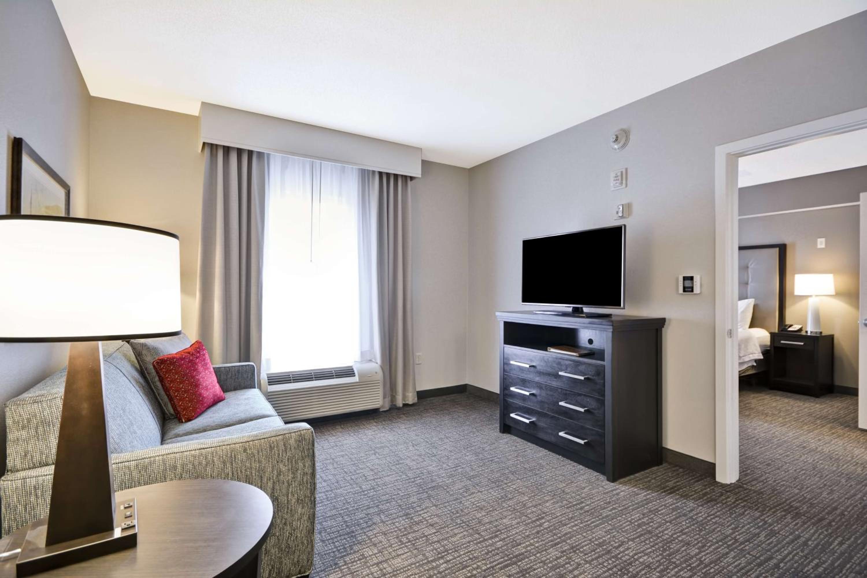 Queen Suite with Two Queen Beds - Hearing Access/Non-Smoking