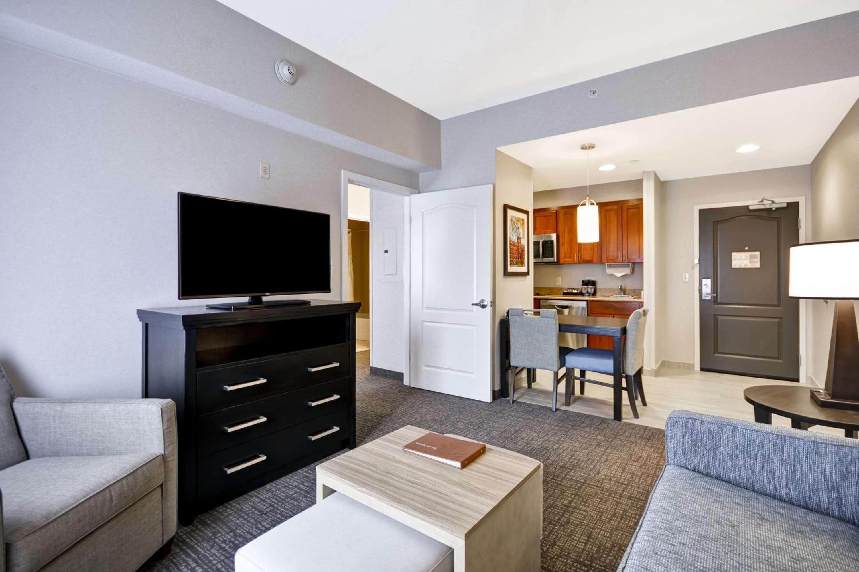 One-Bedroom King Suite - Non-Smoking - Photo 5