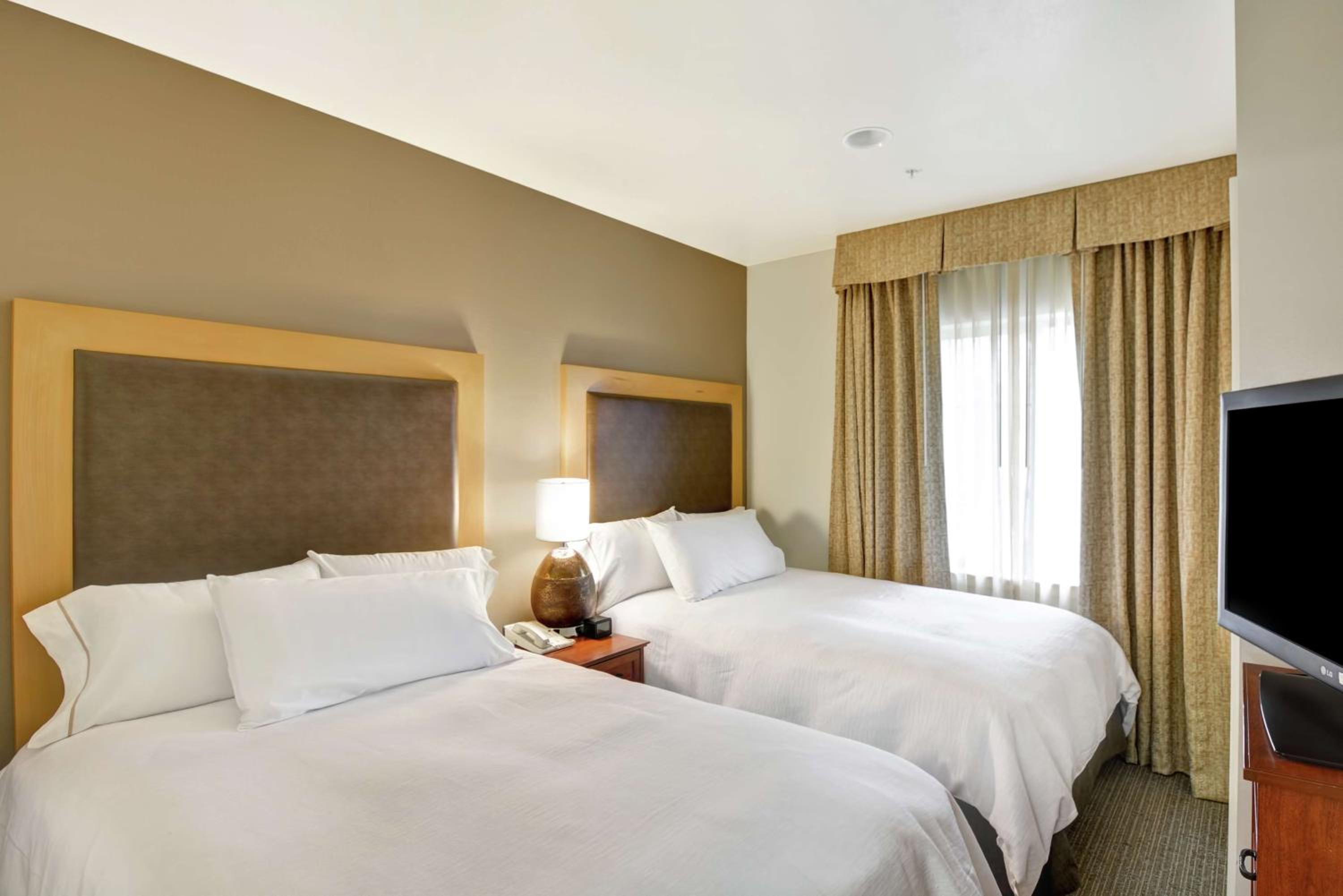 One Bedroom Suite with Two Double Beds - Photo 1
