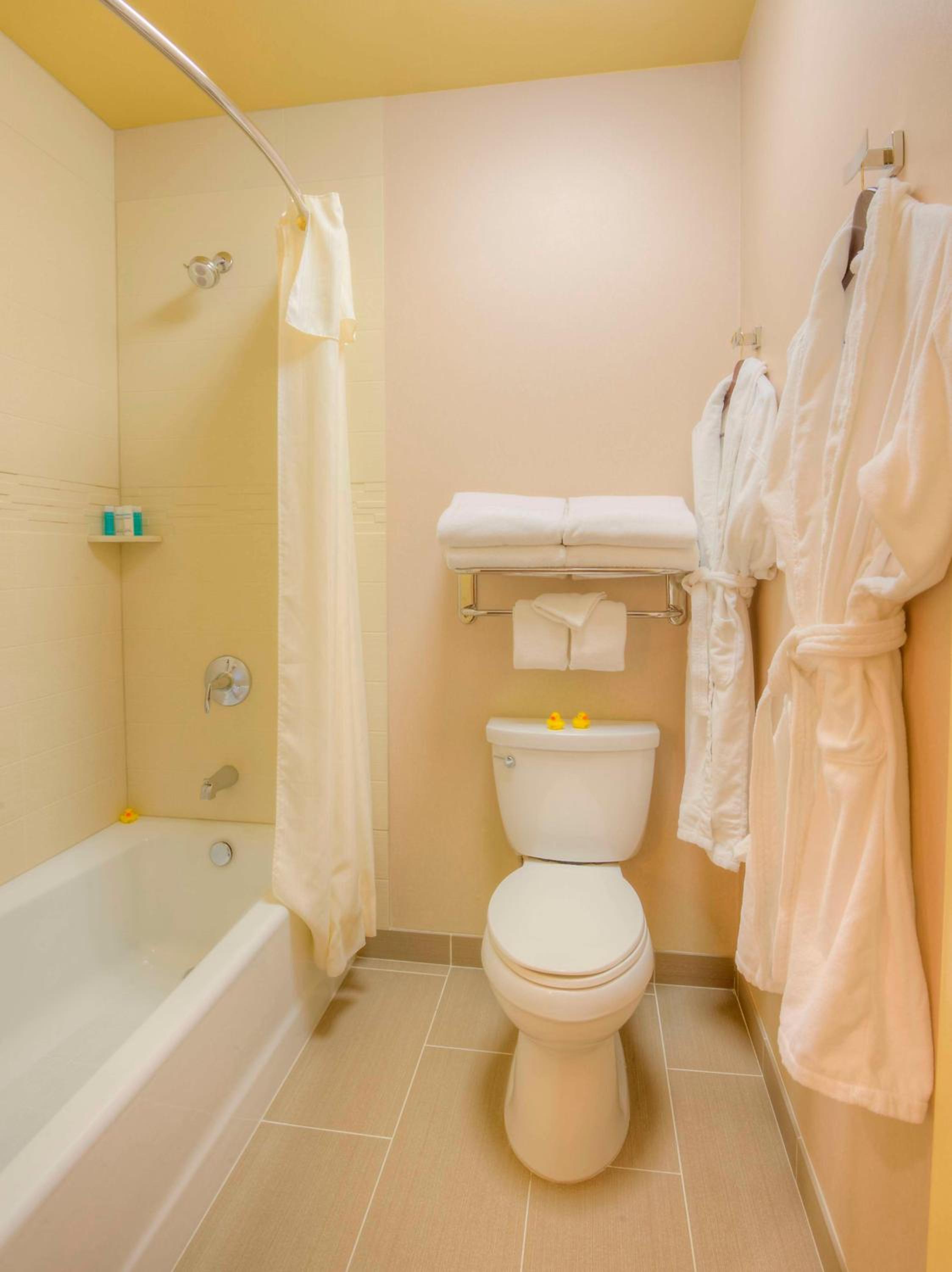 One Bedroom Suite with Two Double Beds - Photo 2