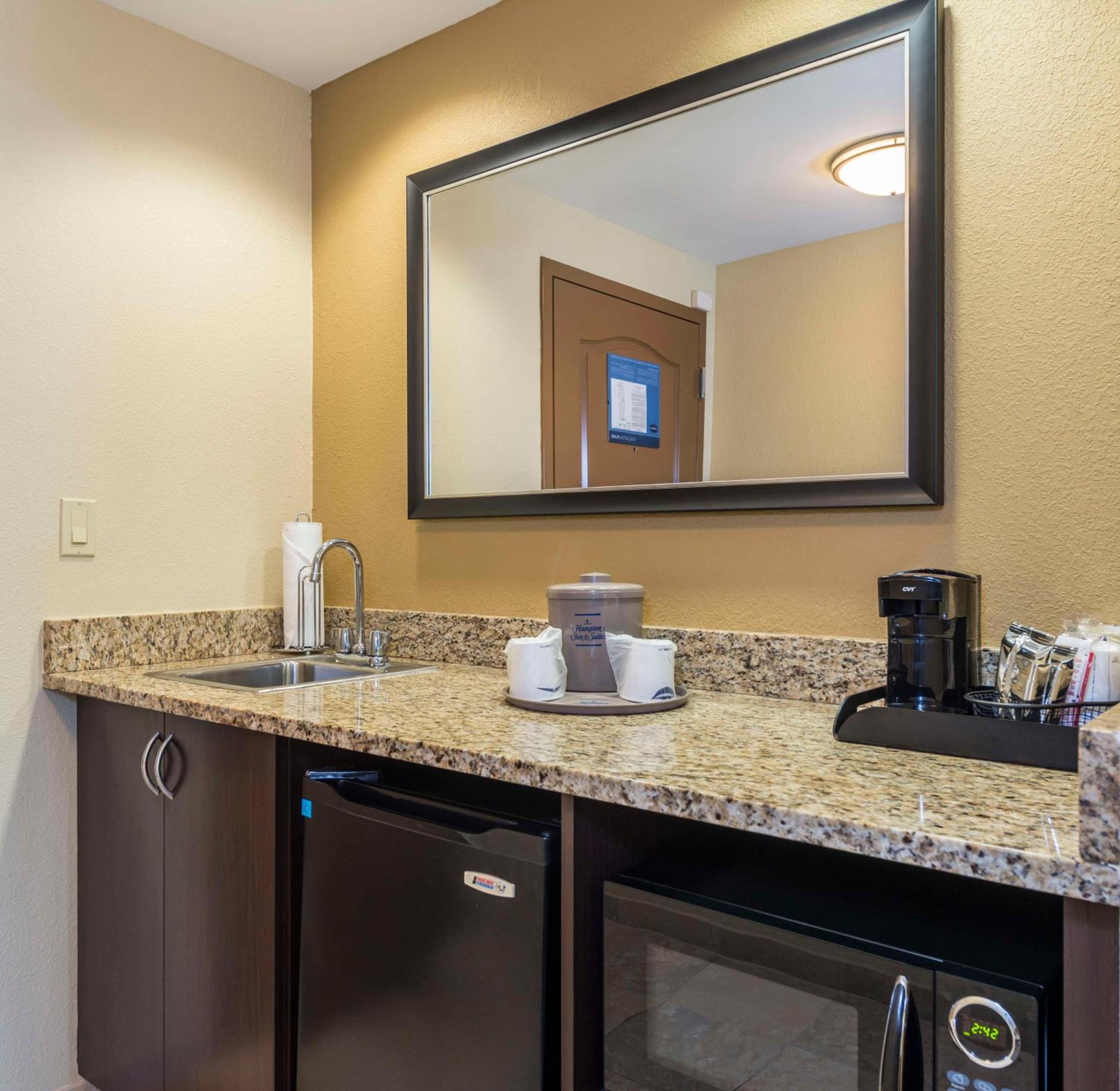 King Studio Suite - Non-Smoking - Photo 2