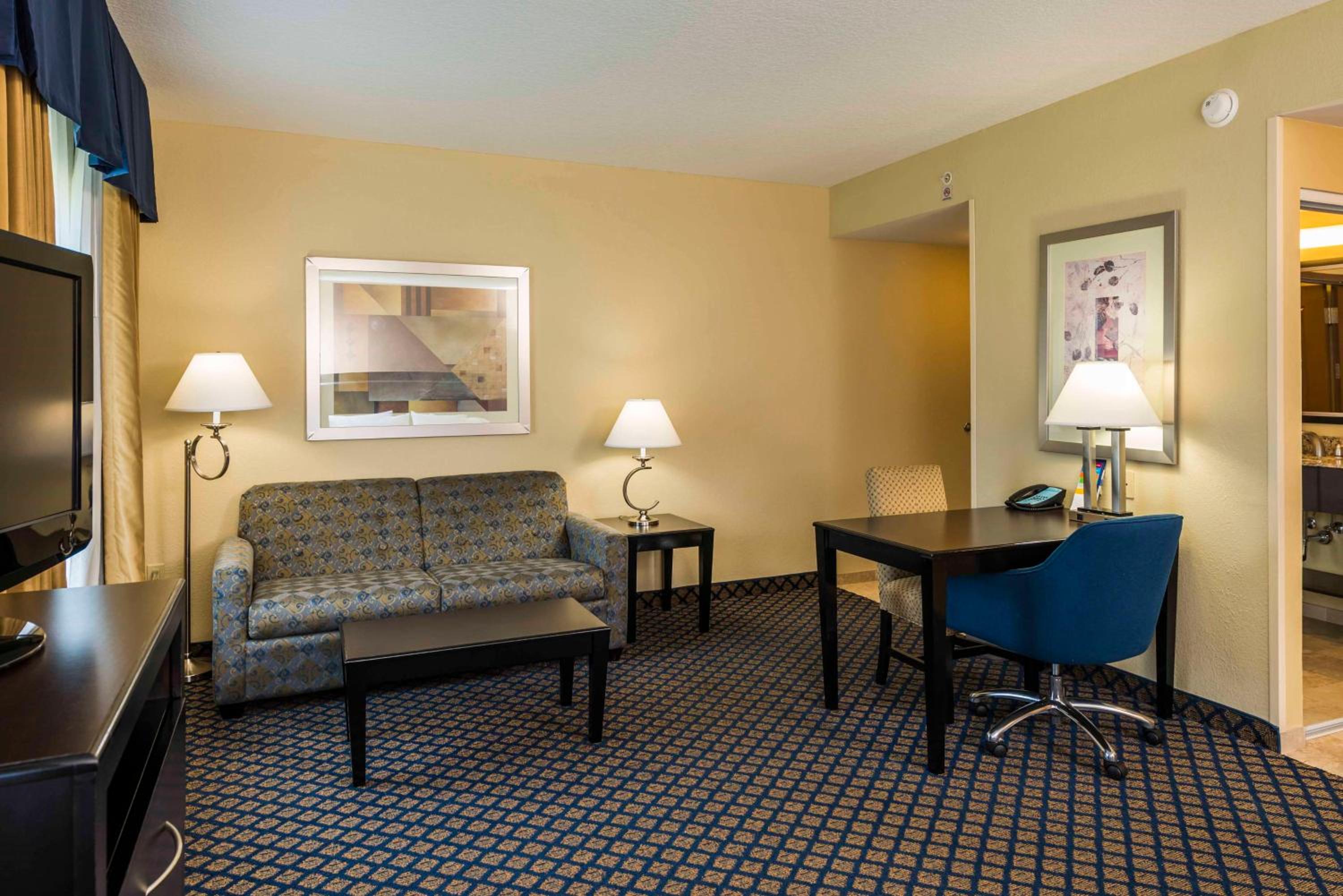 King Studio Suite - Non-Smoking - Photo 1