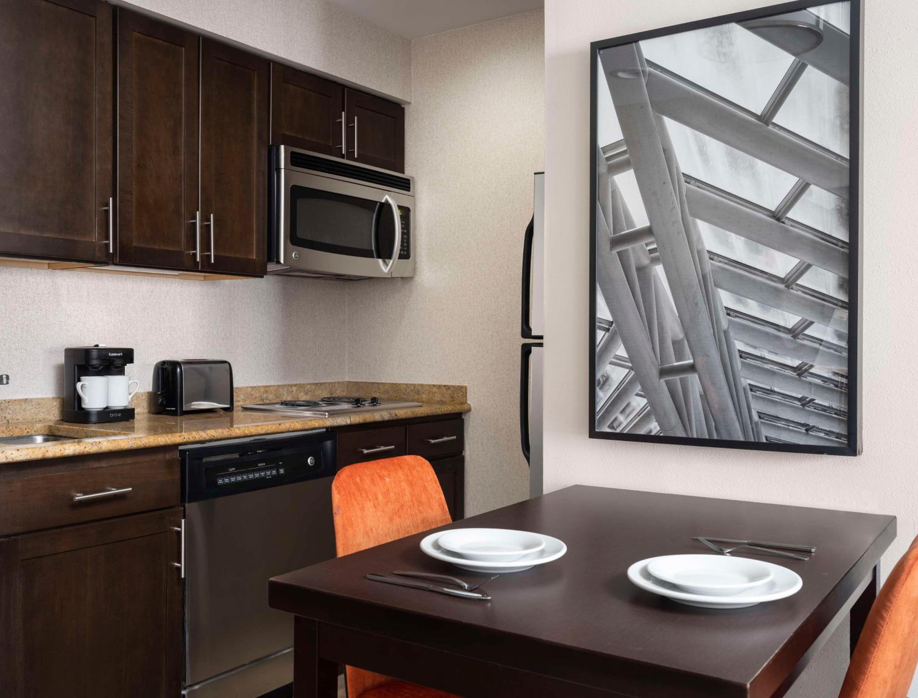 One-Bedroom King Suite - Non-Smoking