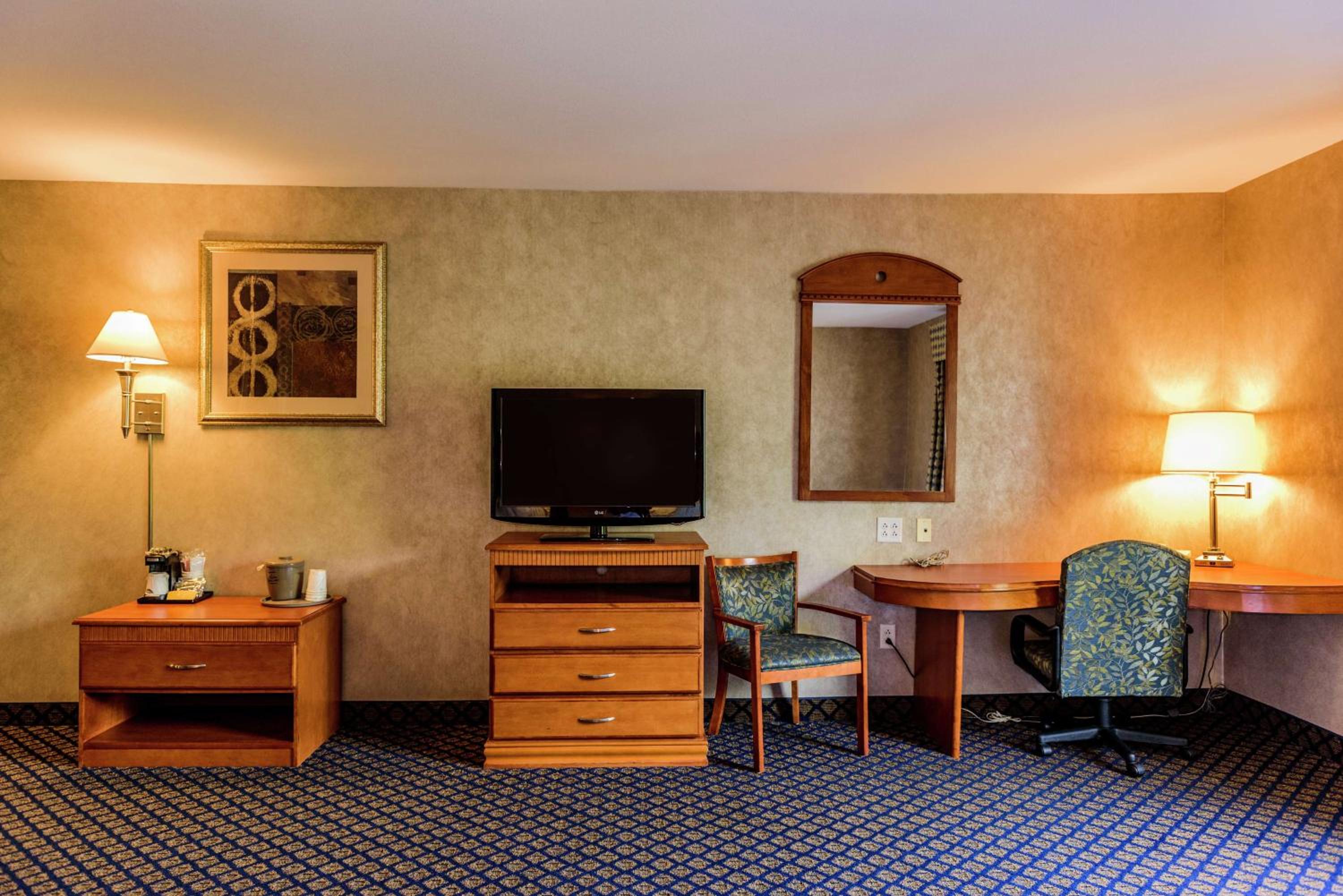 Queen Room with Two Queen Beds - Mobility Access/Non-Smoking - Photo 1