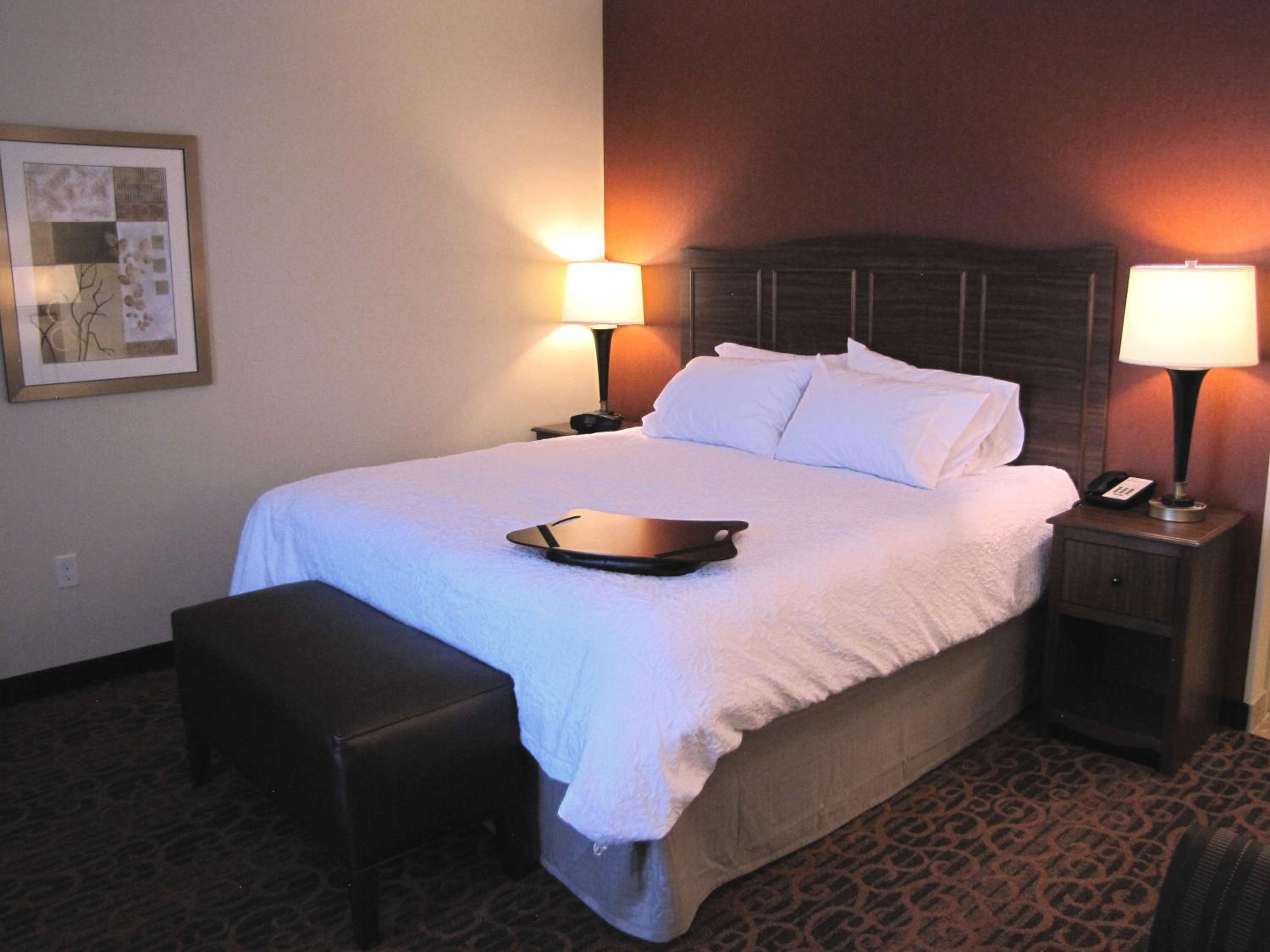 King Room with King Bed - Non-Smoking photo 1
