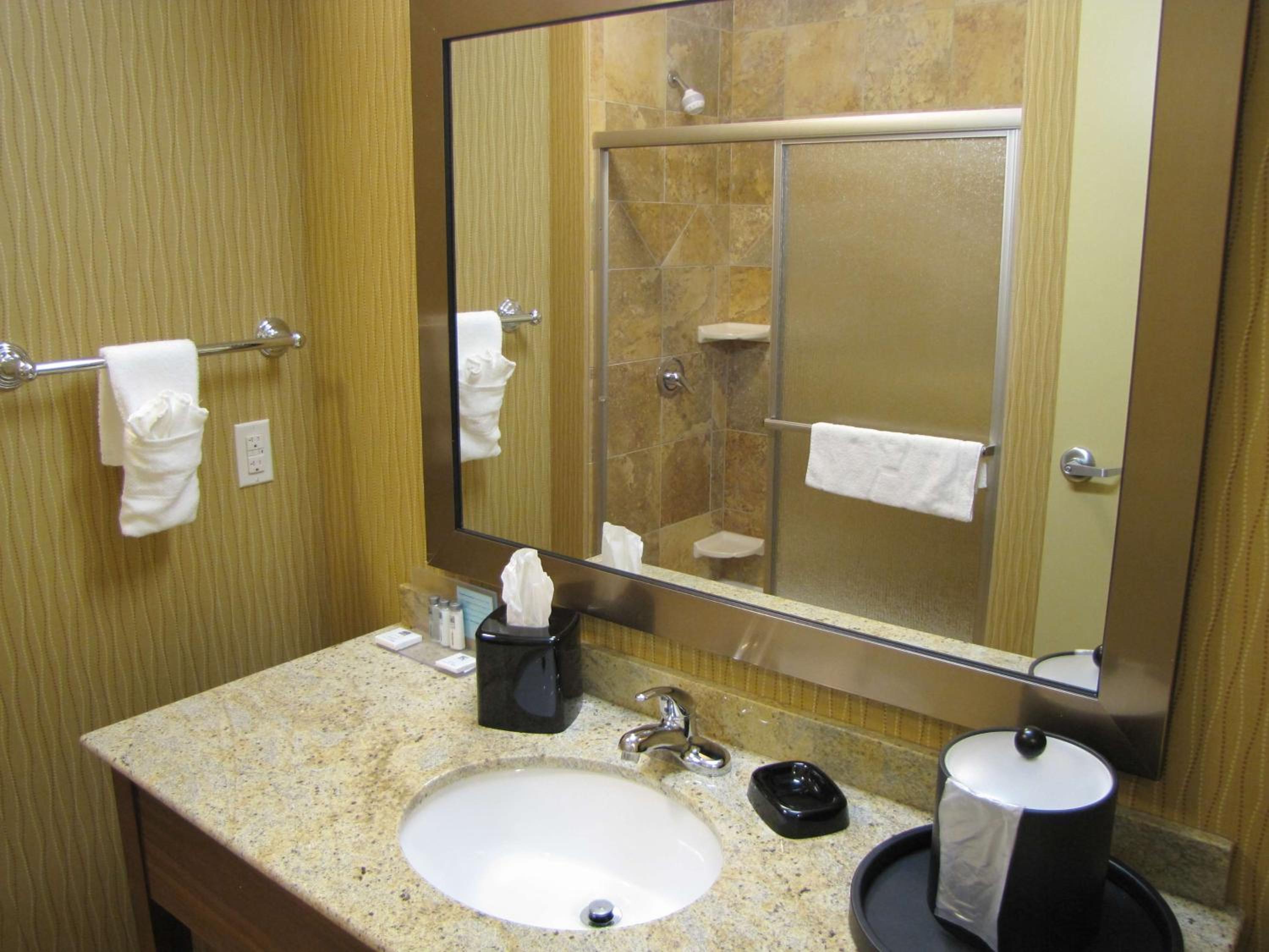 King Room with King Bed - Non-Smoking photo 2