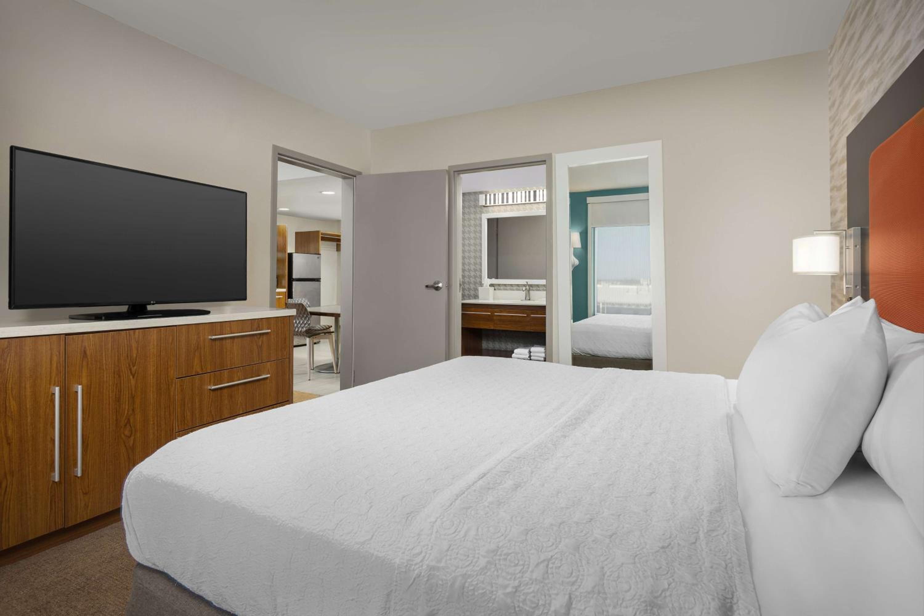 One-Bedroom King Suite - Non-Smoking - Photo 3