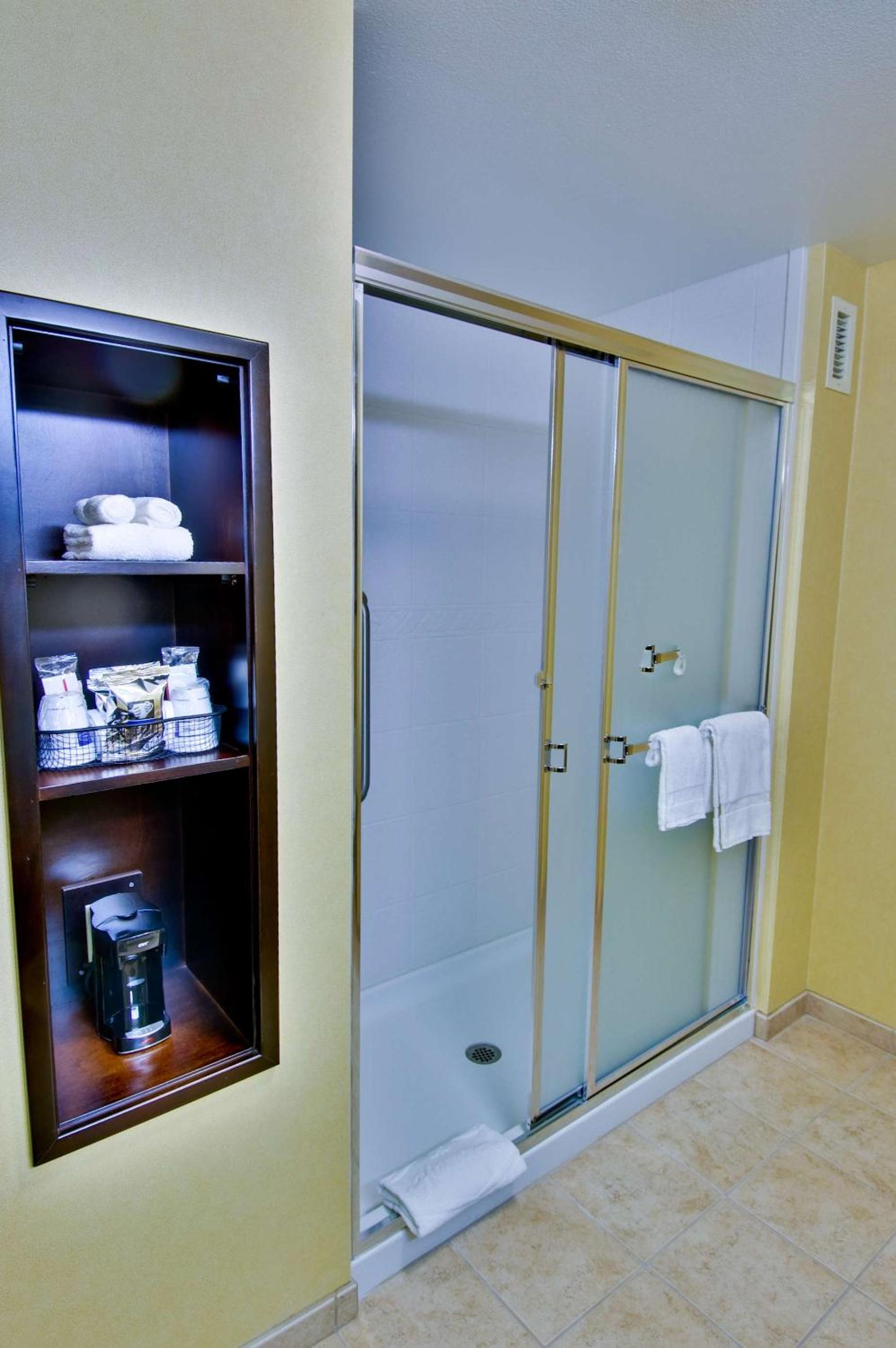 King Room - Non-Smoking - Photo 2