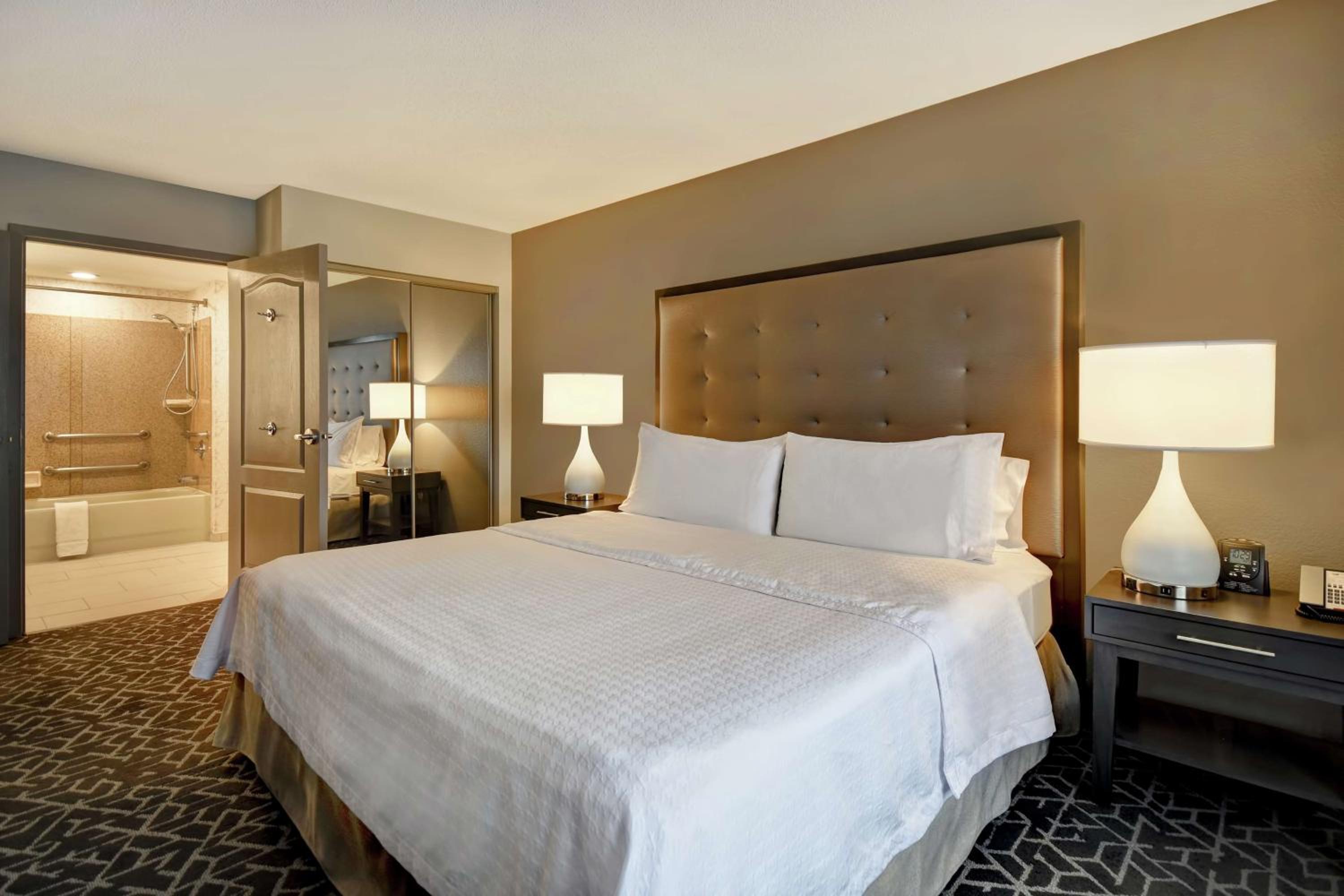One-Bedroom King Suite - Hearing Accessible/Non-Smoking at Homewood Suites by Hilton Edgewater-NYC Area in Edgewater