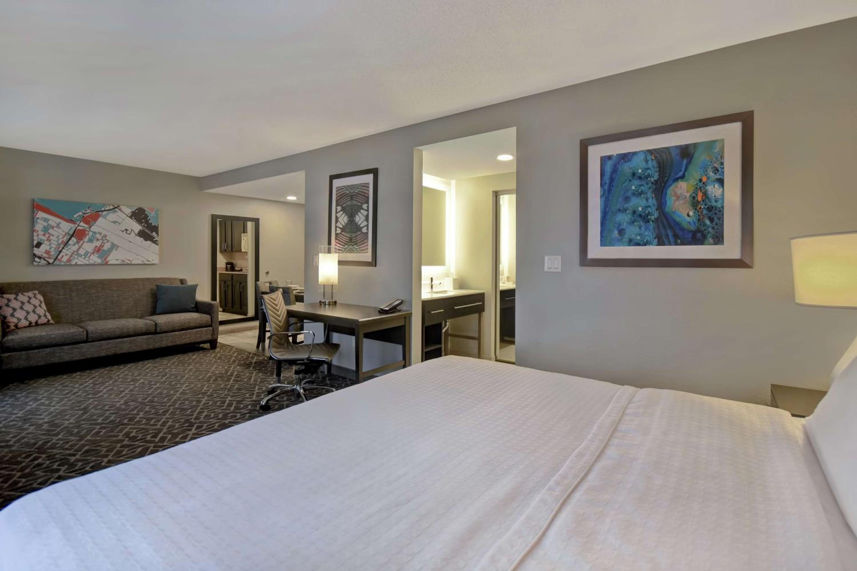 King Studio Suite - Non-Smoking - Photo 4
