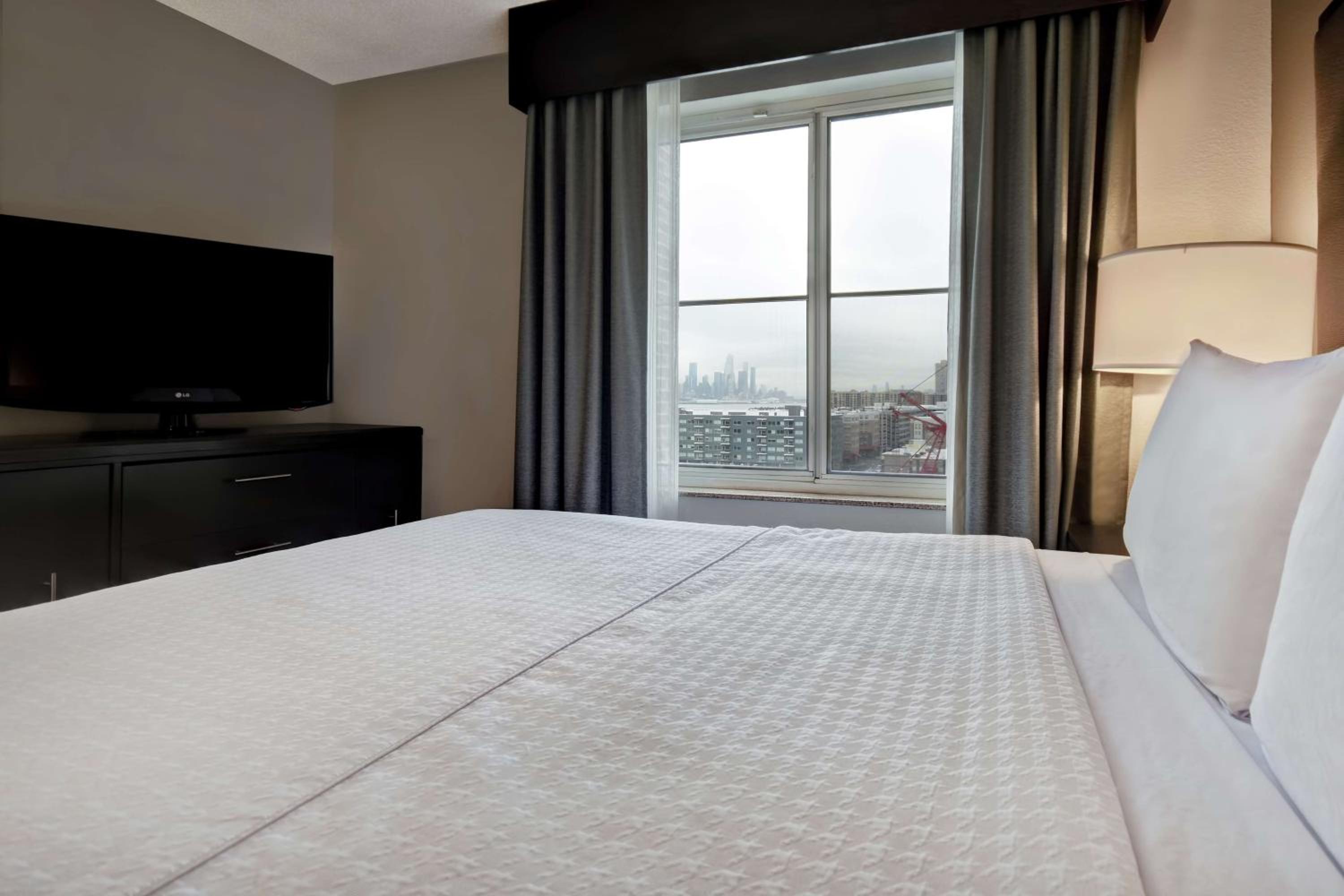 One-Bedroom Suite with Sofa Bed - Photo 3