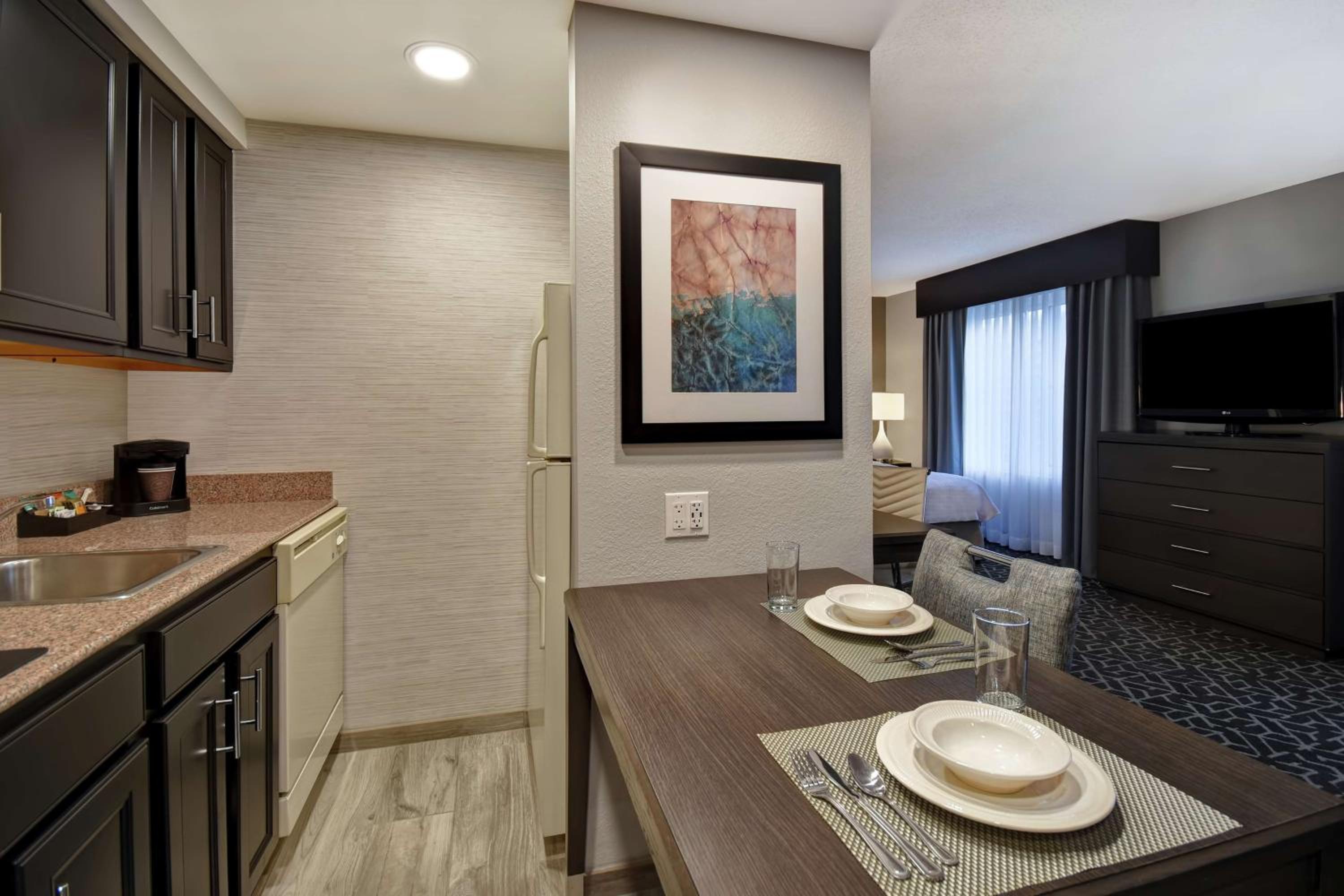 King Studio Suite - Non-Smoking - Photo 3