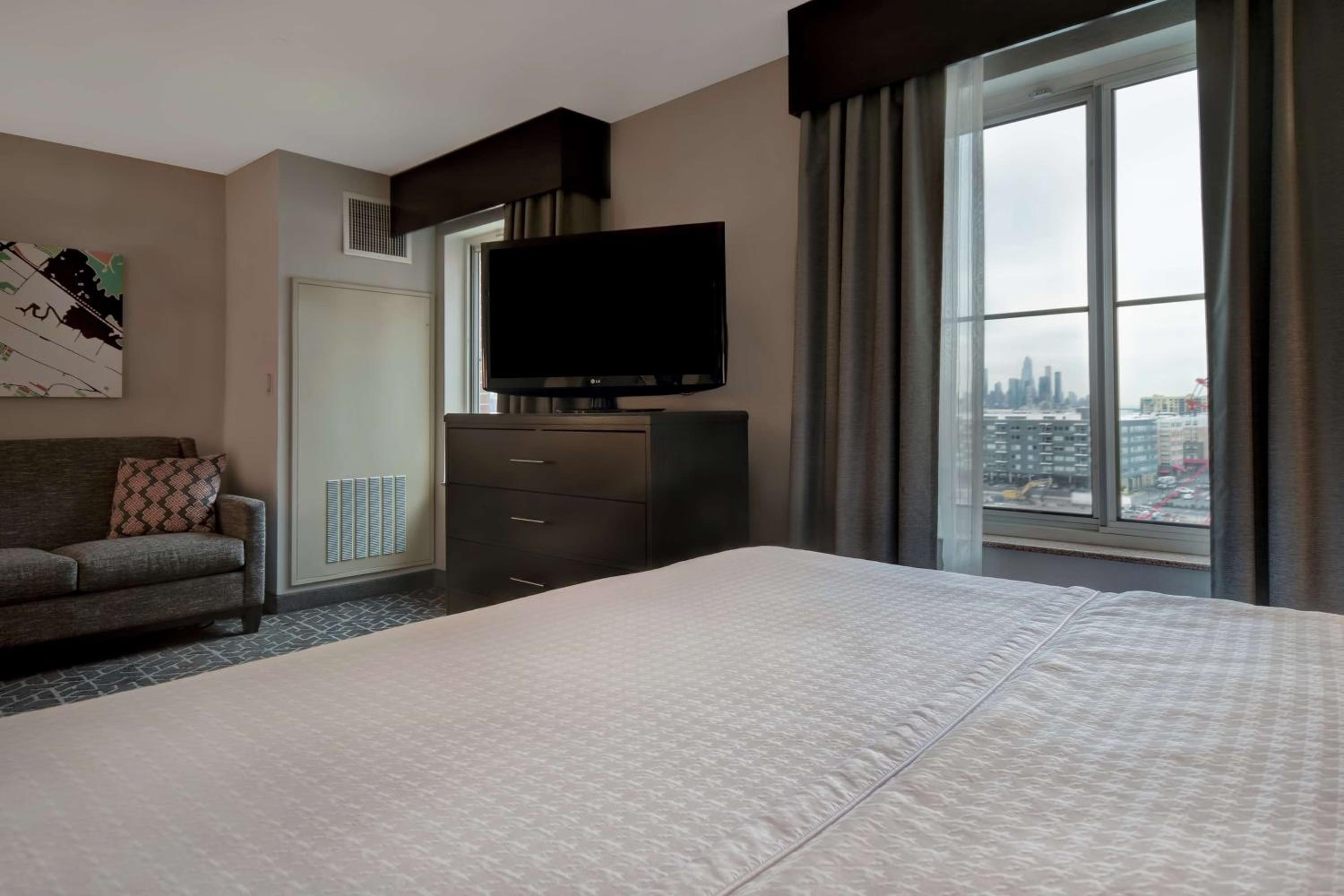 King Studio with City View - Photo 2