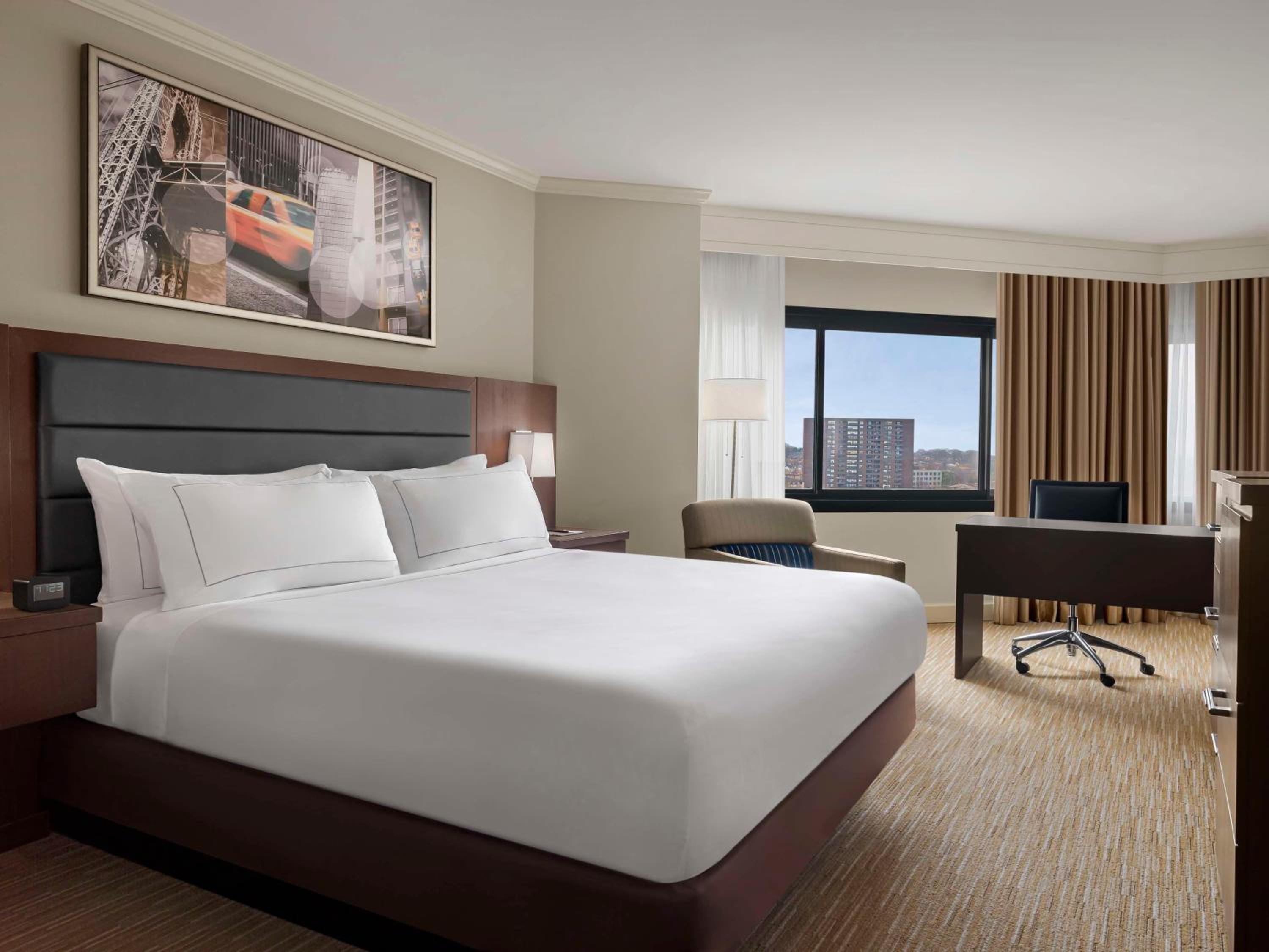 One King Bed Two Room Suite Non-Smoking photo 1
