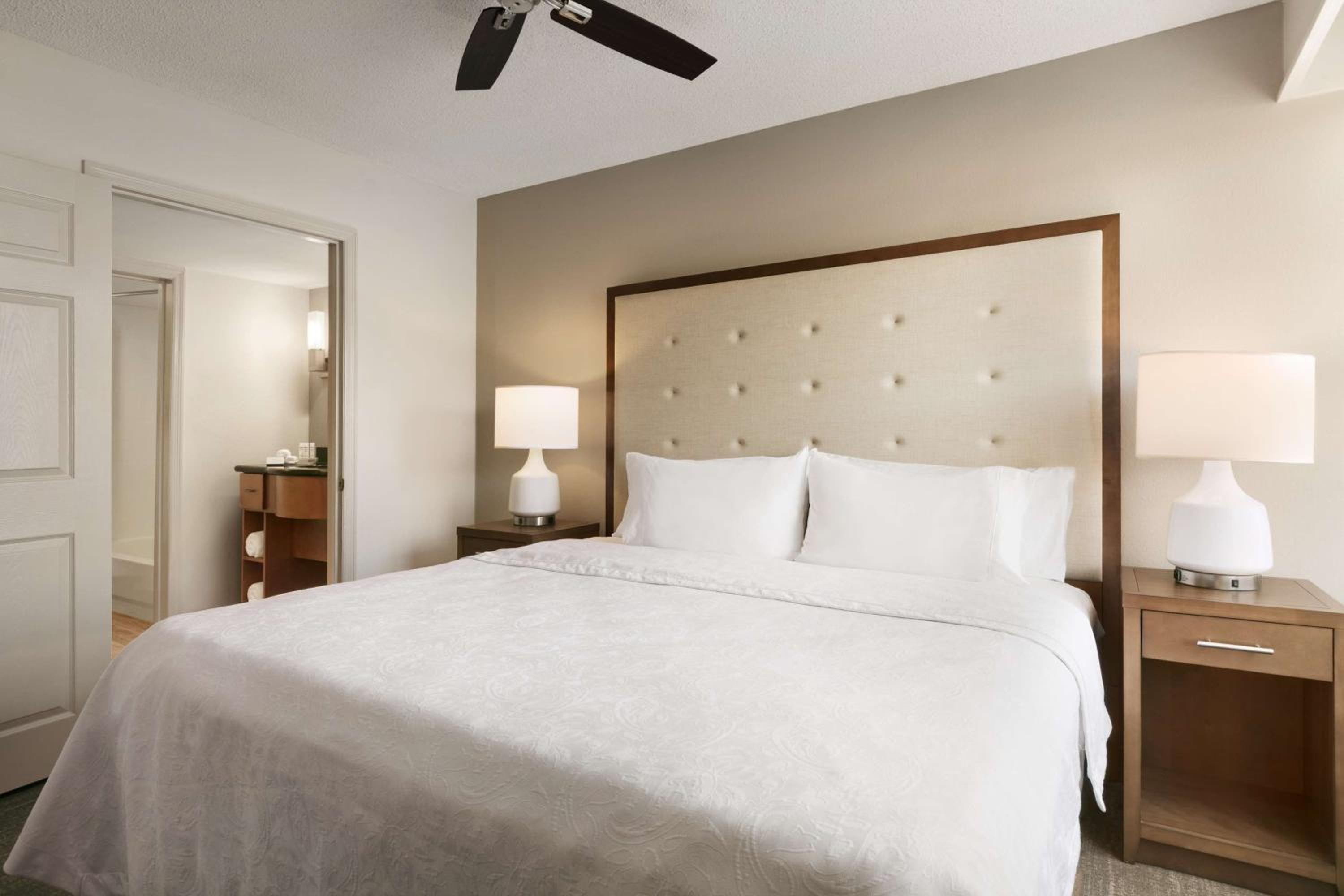 One-Bedroom King Suite - Non-Smoking - Photo 1