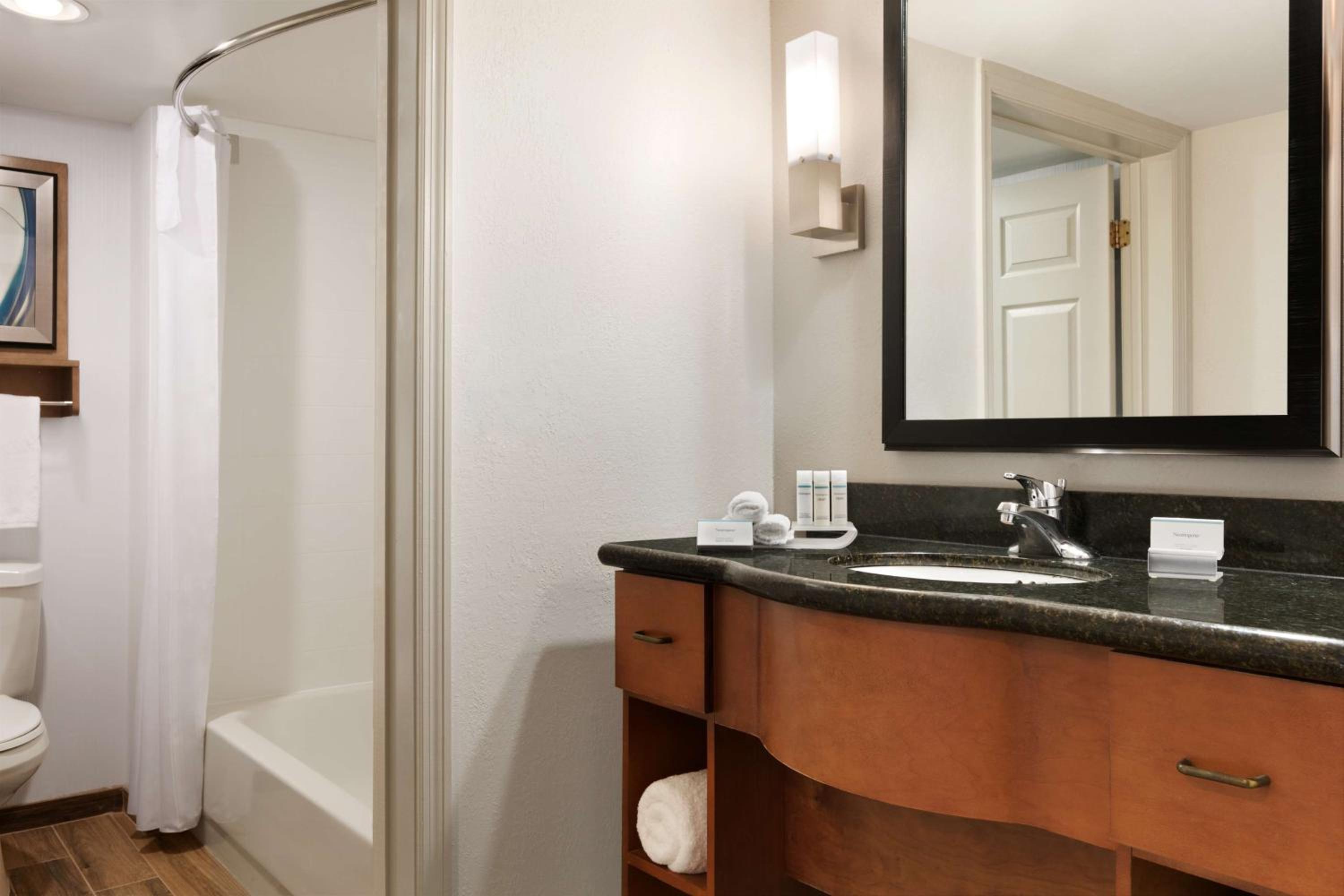 One-Bedroom King Suite - Non-Smoking - Photo 3