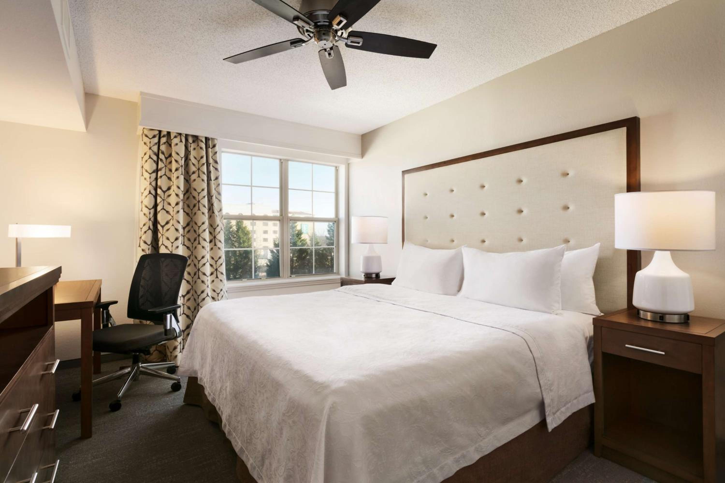 One-Bedroom King Suite - Non-Smoking - Photo 5
