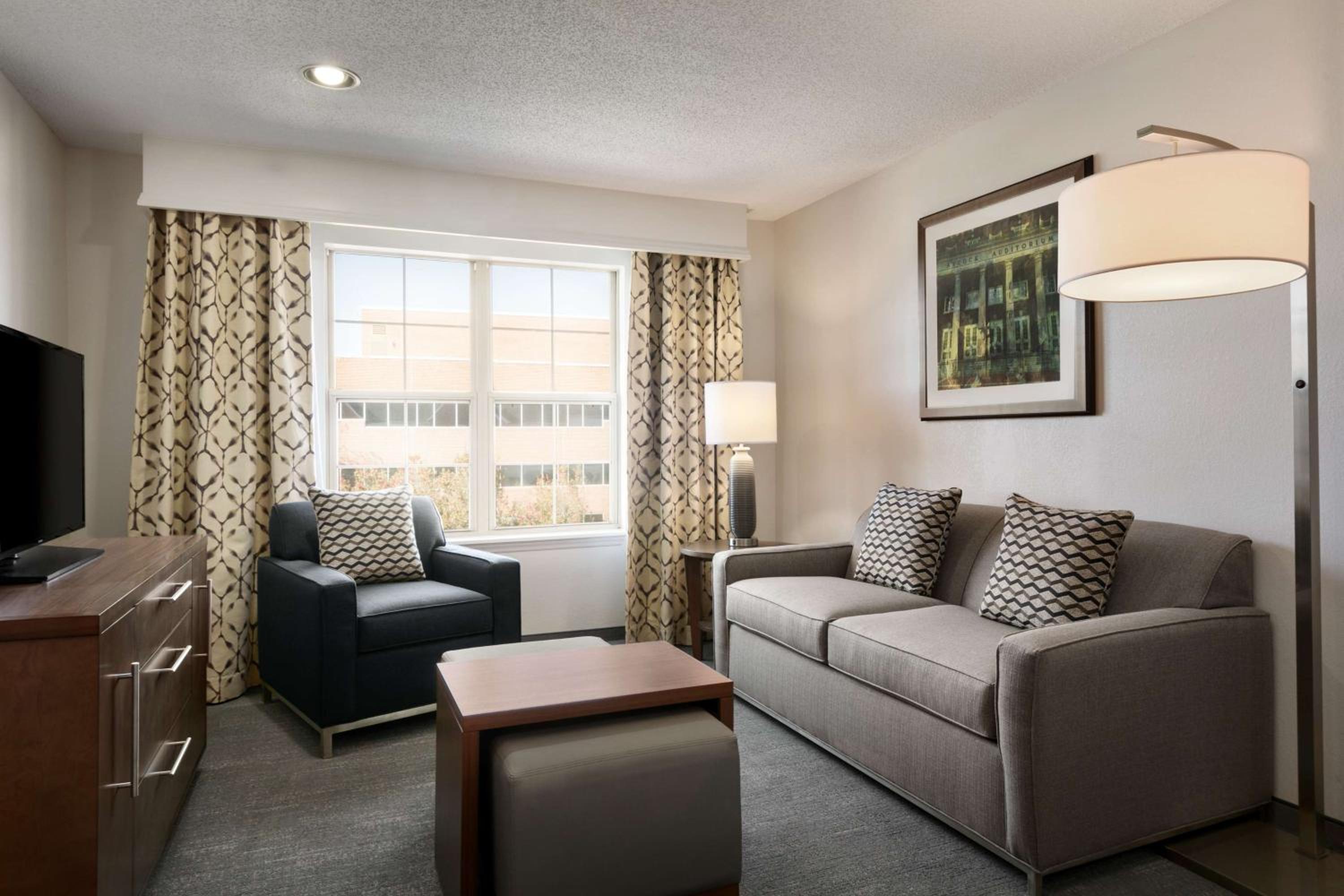 One-Bedroom King Suite - Non-Smoking - Photo 6