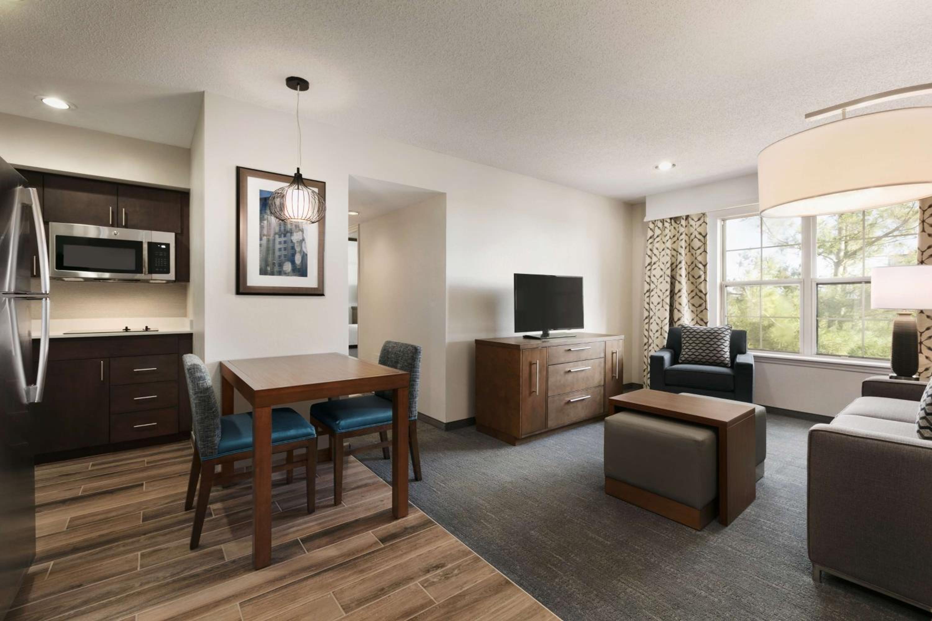 One-Bedroom Suite - Non-Smoking - Photo 2