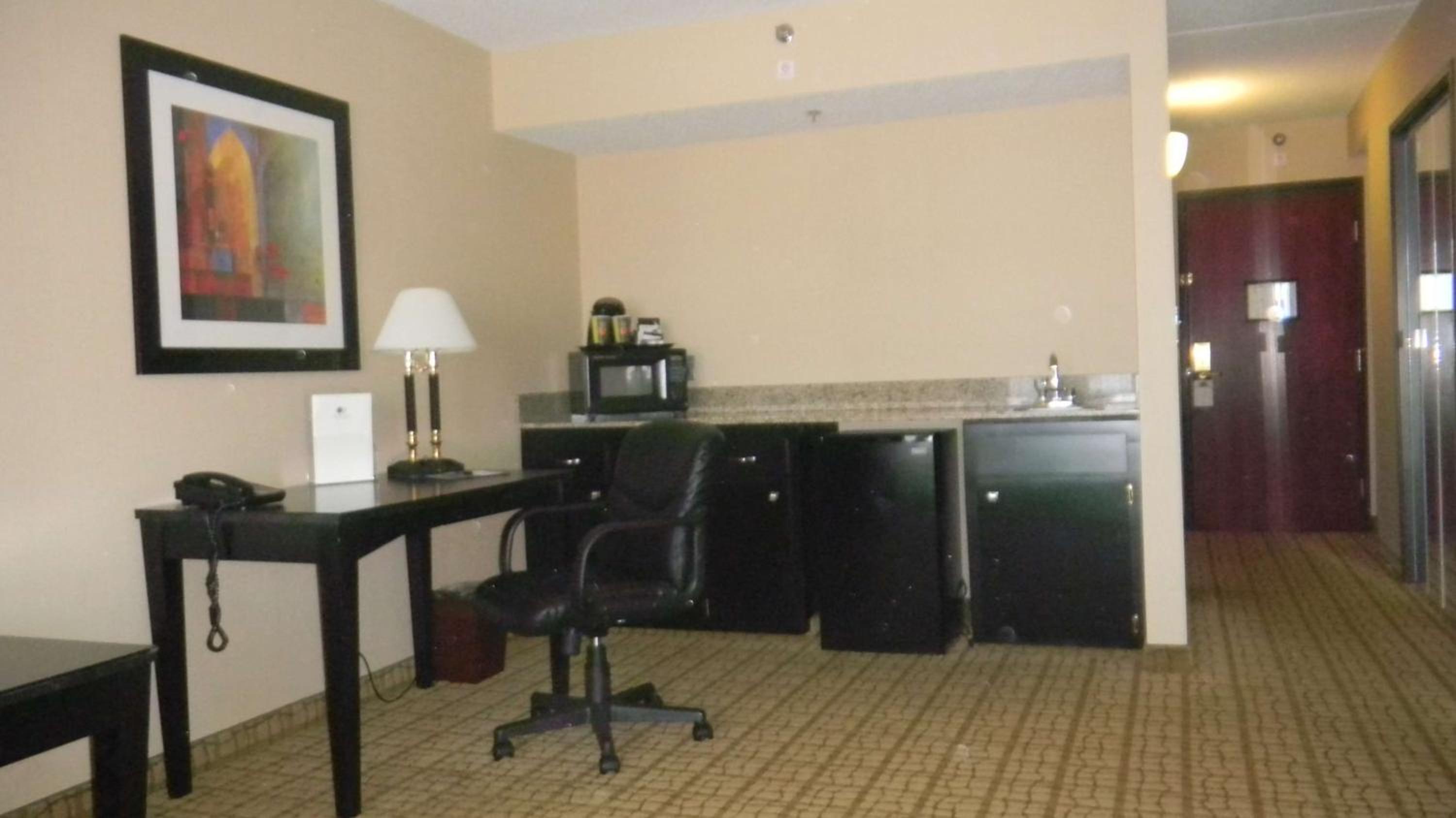 One-Bedroom Suite with Two Queen Beds and Sofa Bed - Photo 1