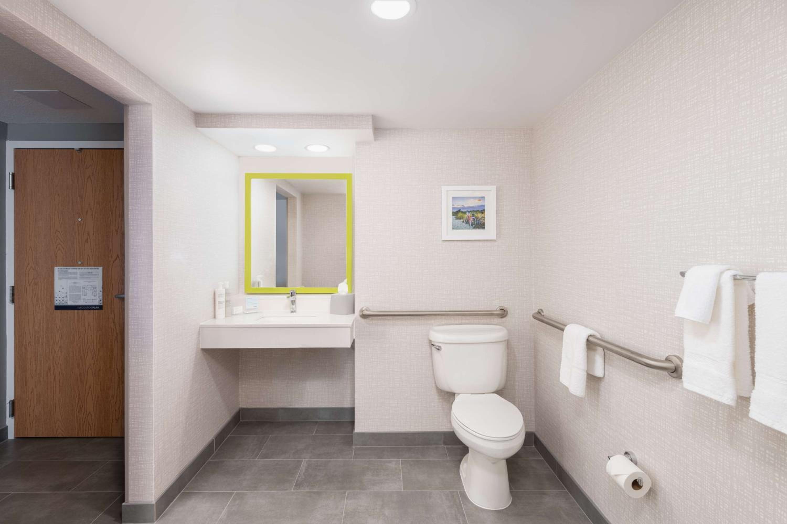 King Room - Disability Access Hearing Accessible - Non-Smoking - Photo 4