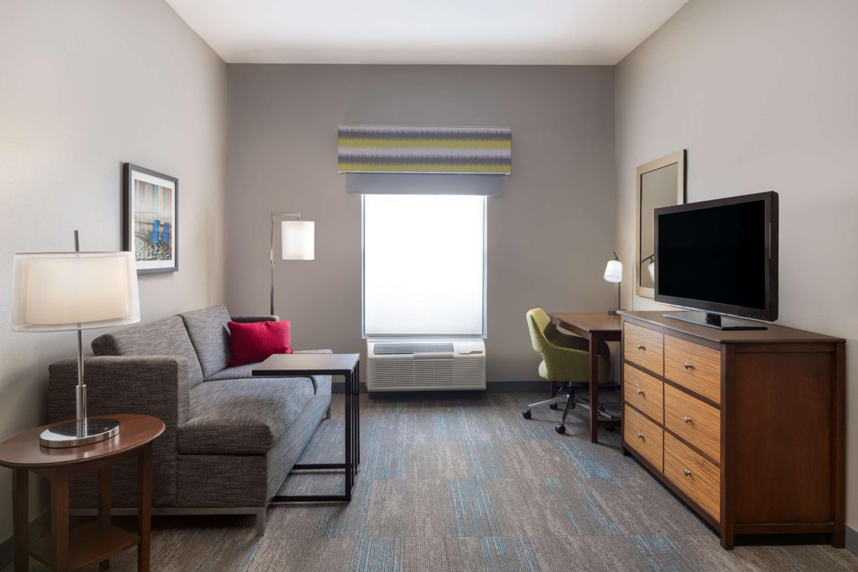 King Suite with Shower - Mobility/Hearing Access - Photo 1