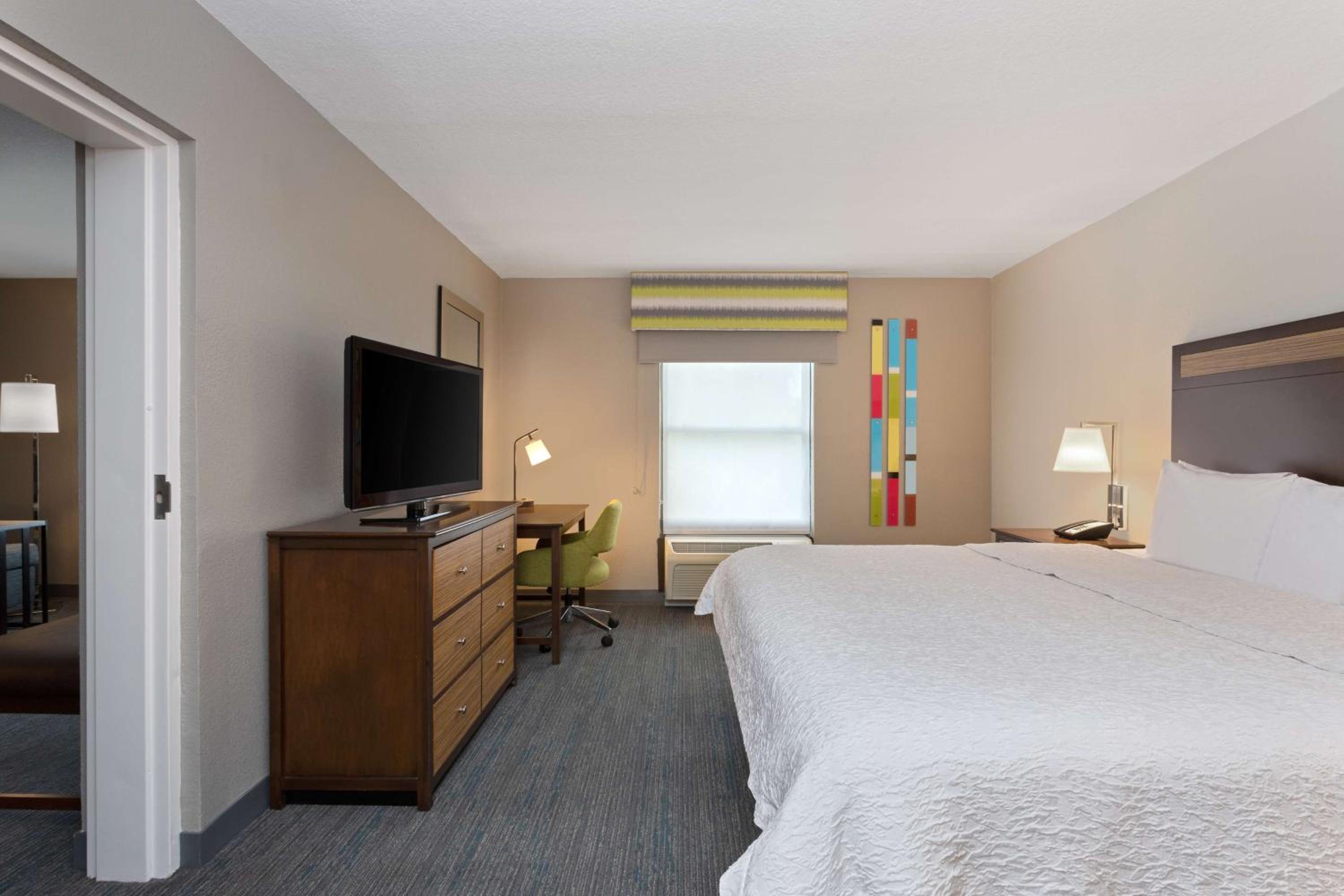 King Suite - Non-Smoking - Photo 5