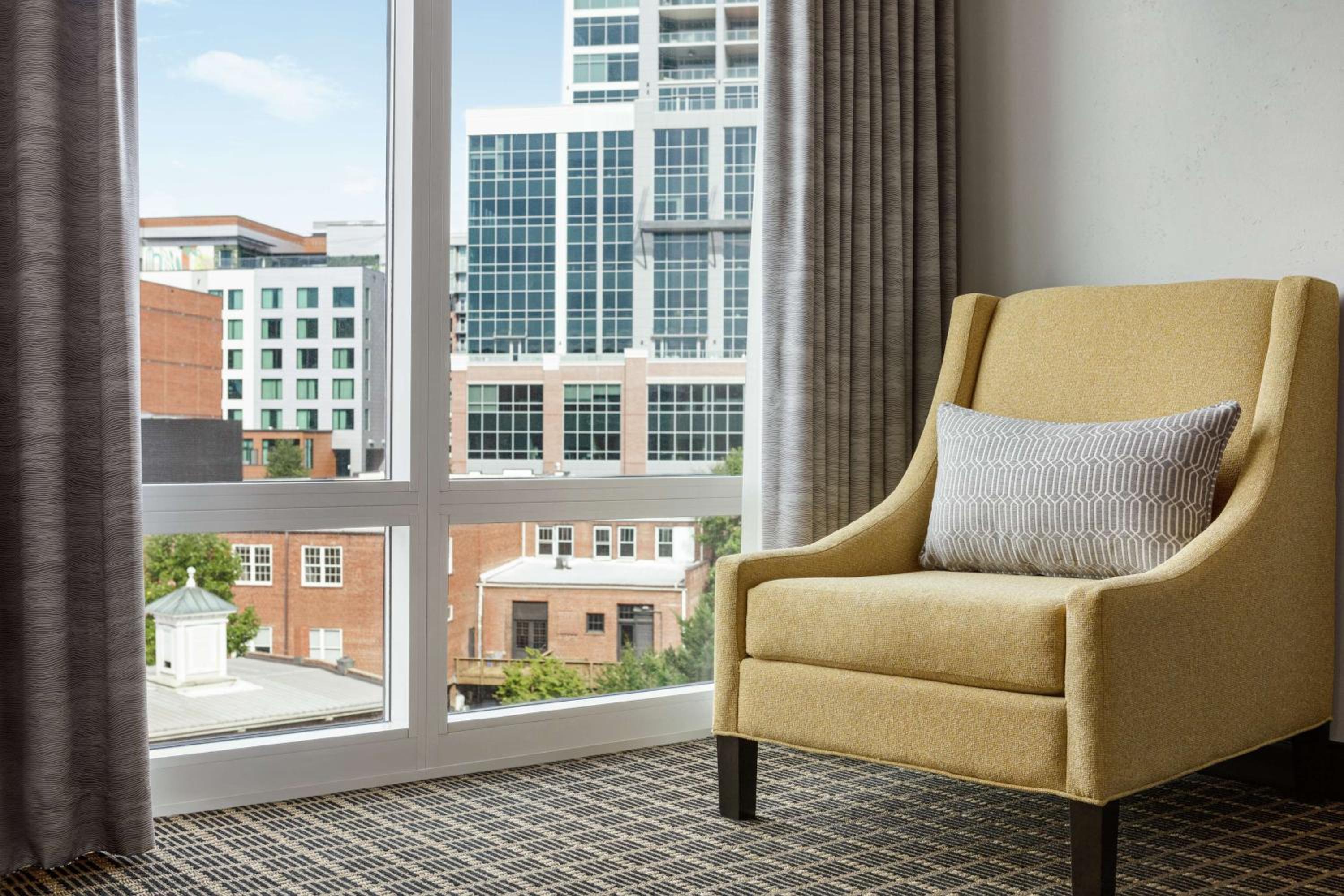 King Studio Suite with Balcony - Non-Smoking - Photo 2