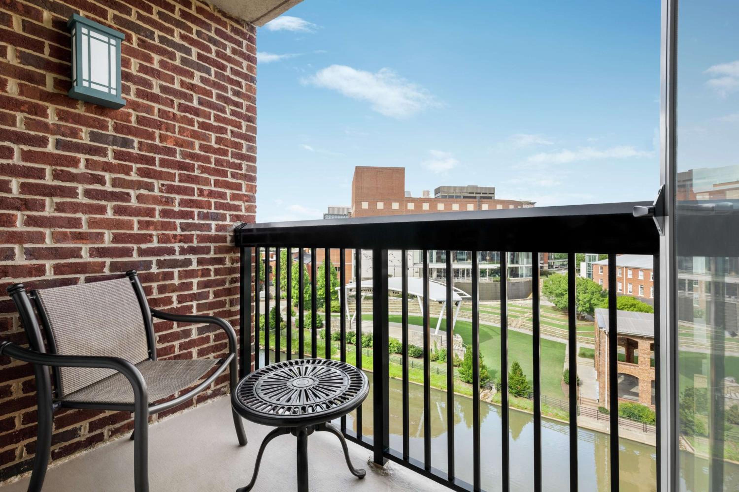 King Room with Balcony - Non-Smoking - Photo 2