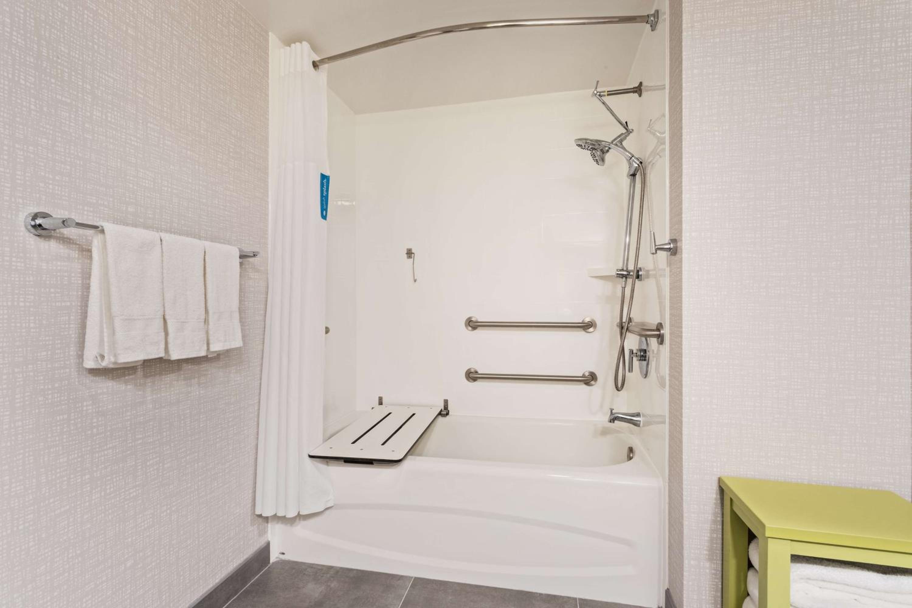 King Room - Disability Access Hearing Accessible - Non-Smoking - Photo 3