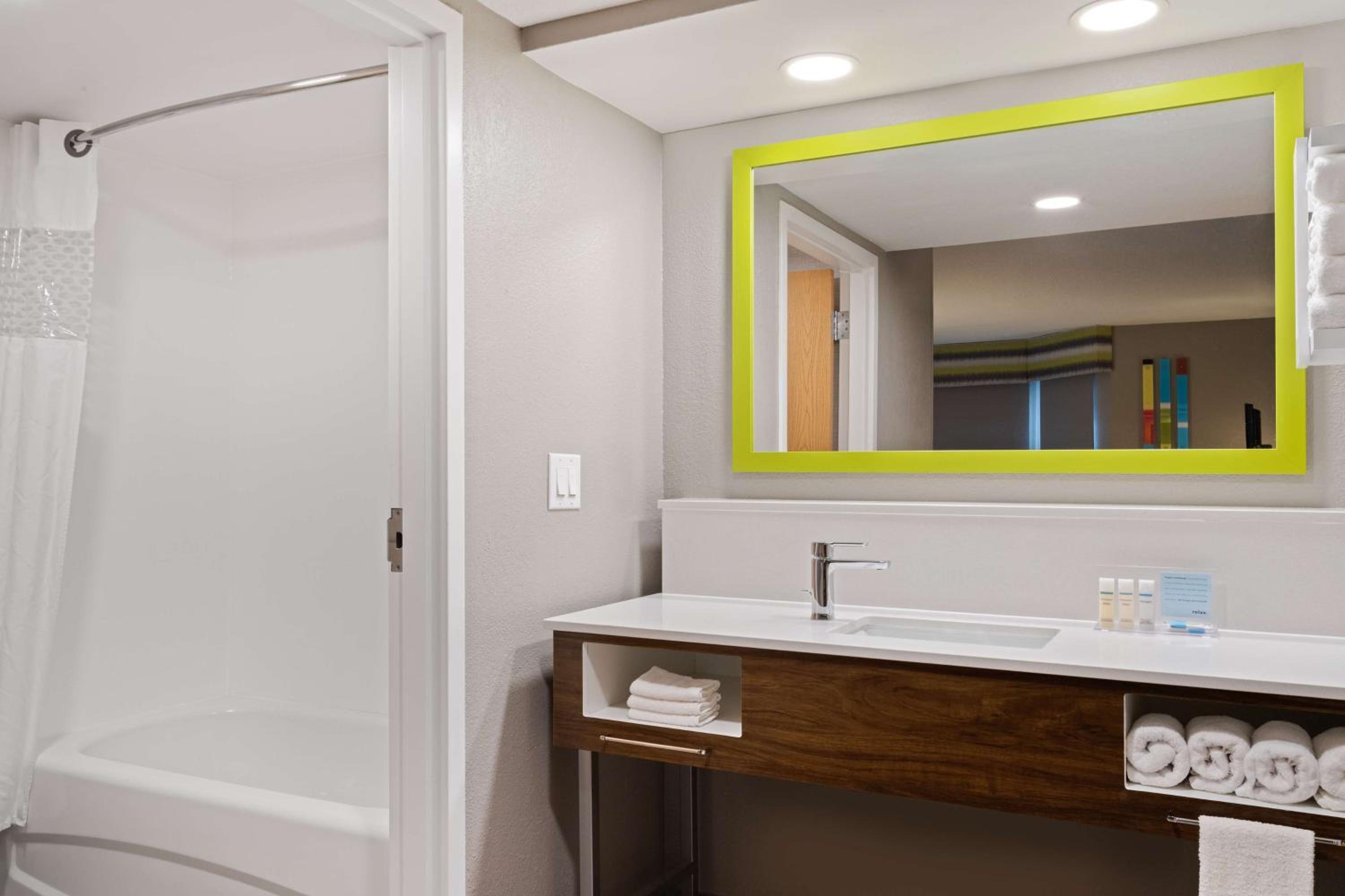 Queen Suite with Two Queen Beds - Photo 2