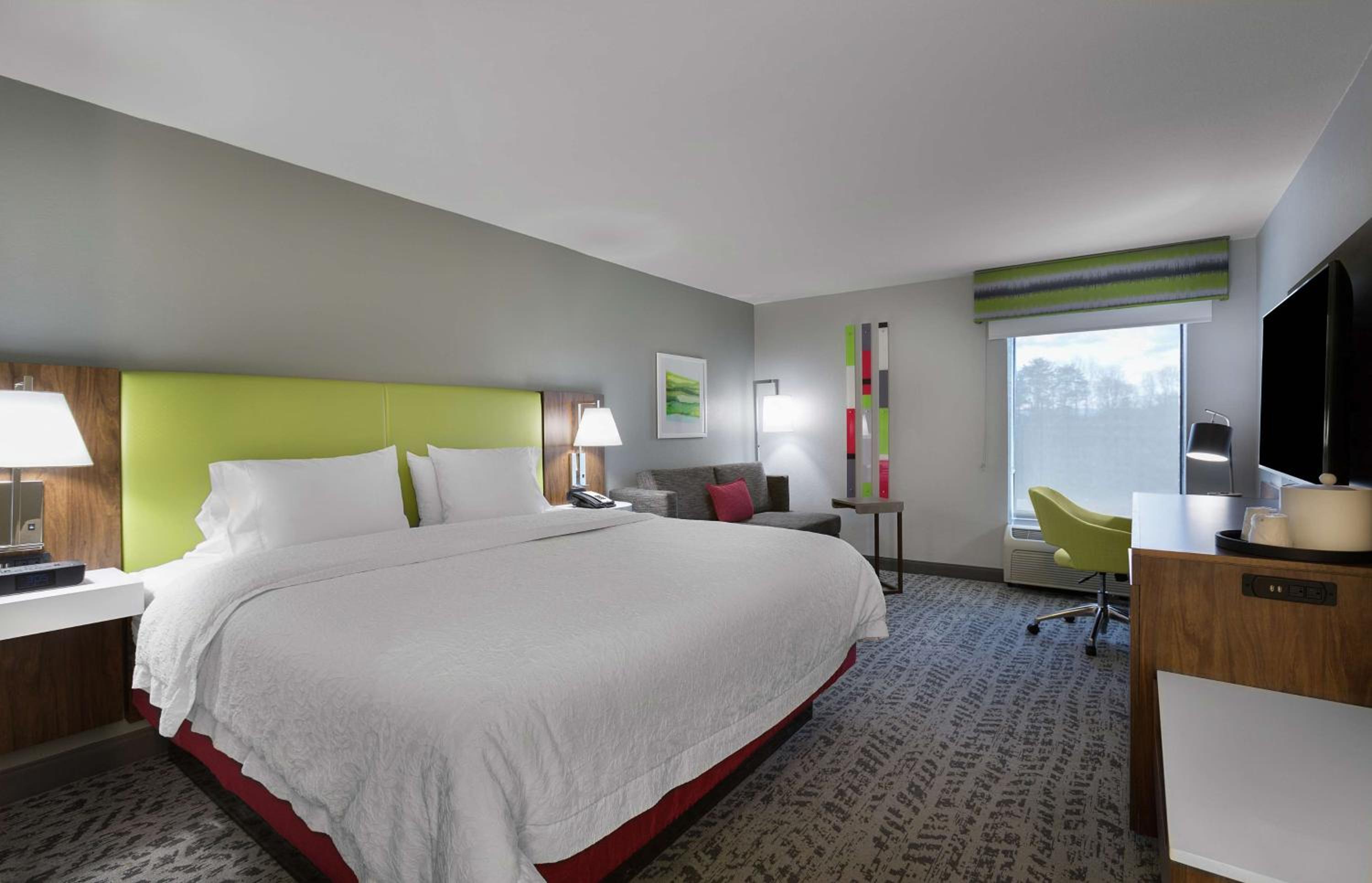 King Room with King Bed - Non-Smoking - Photo 2