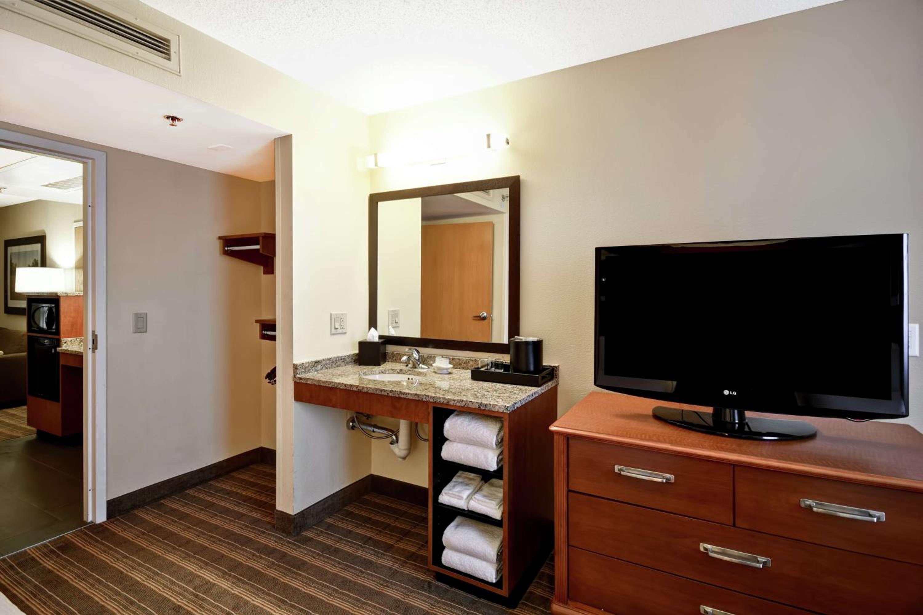 One-Bedroom Suite - Mobility Access/Bath Tub