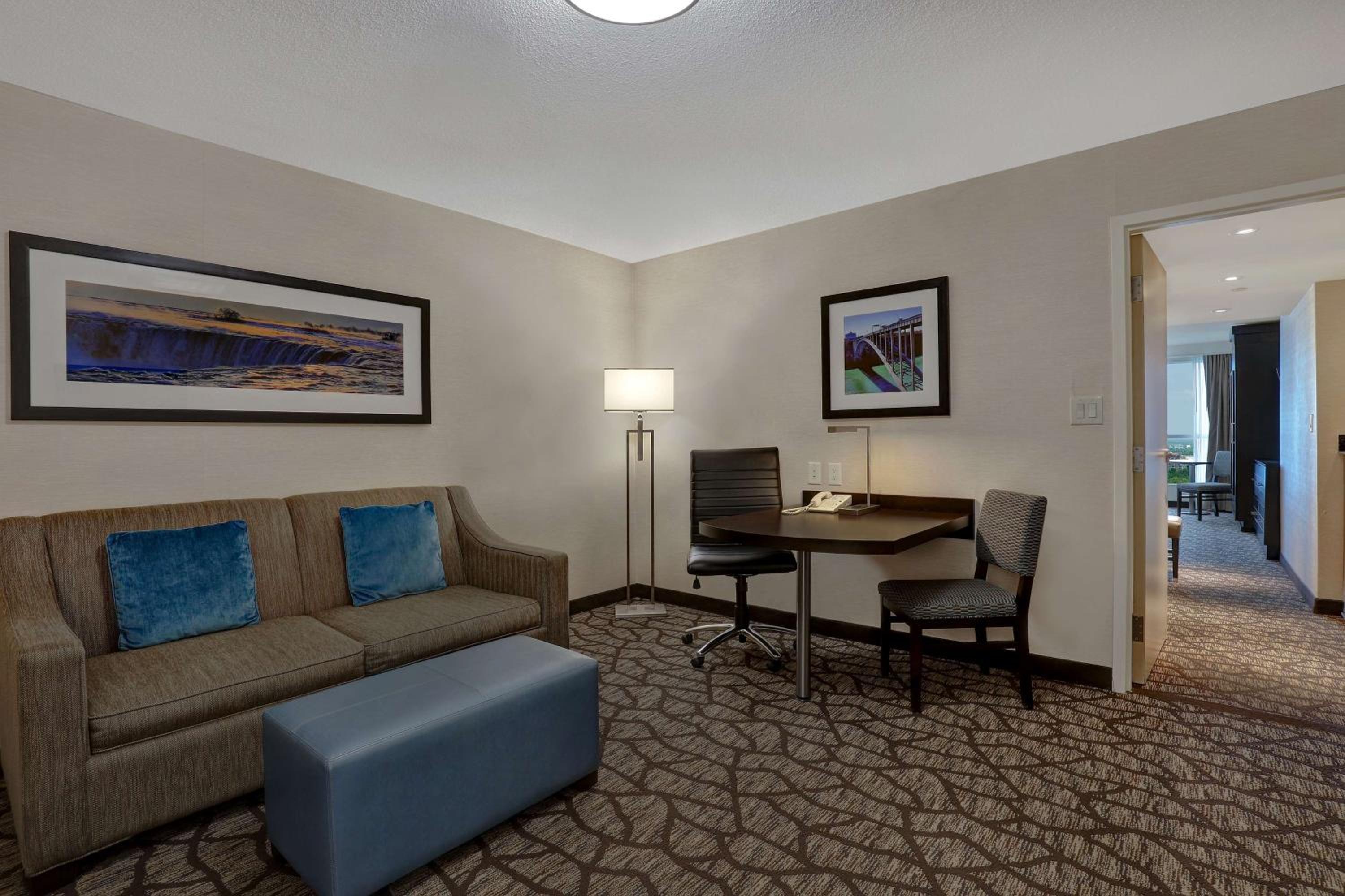 Queen Suite with Spa Bath and Horseshoe Falls View
