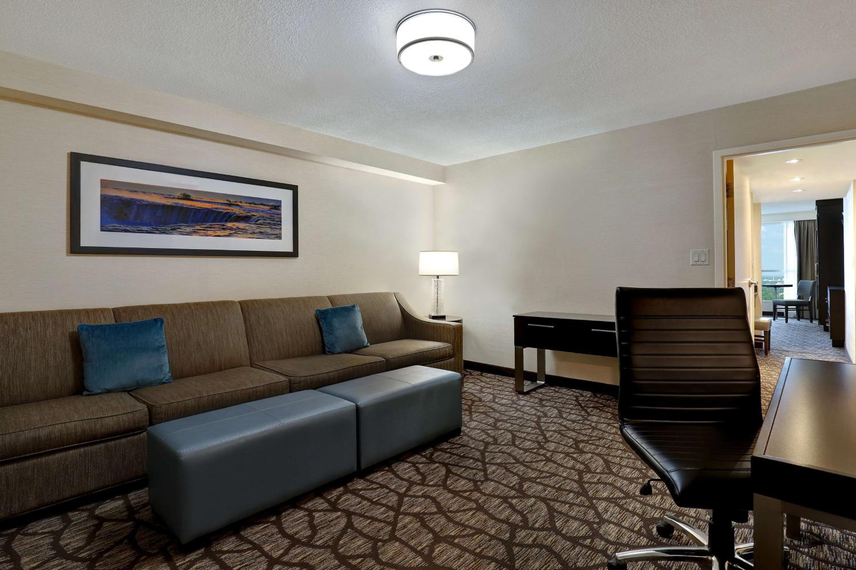 Queen Suite with Horseshoe Falls View