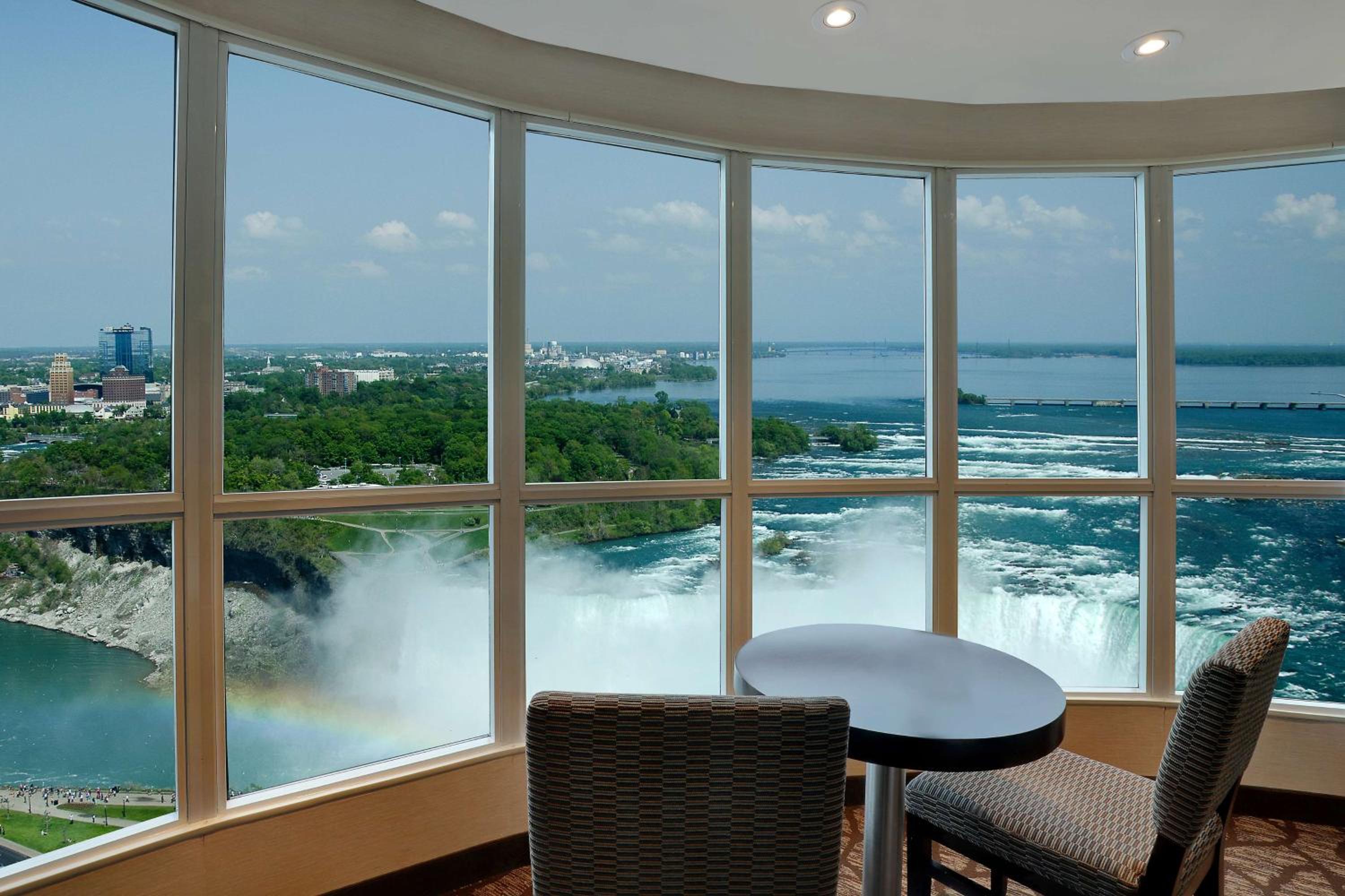 Presidential King Suite with Horseshoe/US Falls View