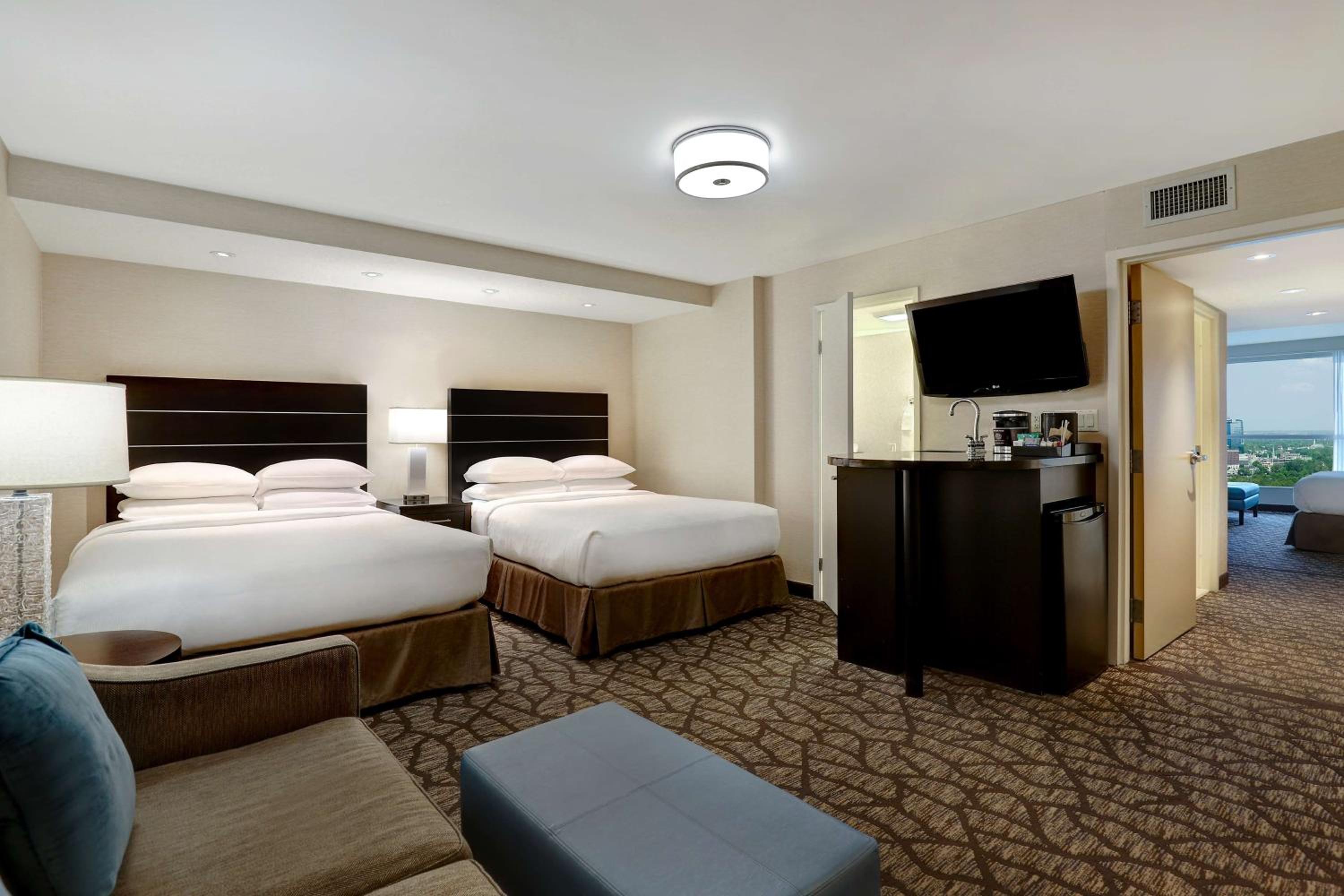 Queen Suite with Two Double Beds and Horseshoe/US Falls View