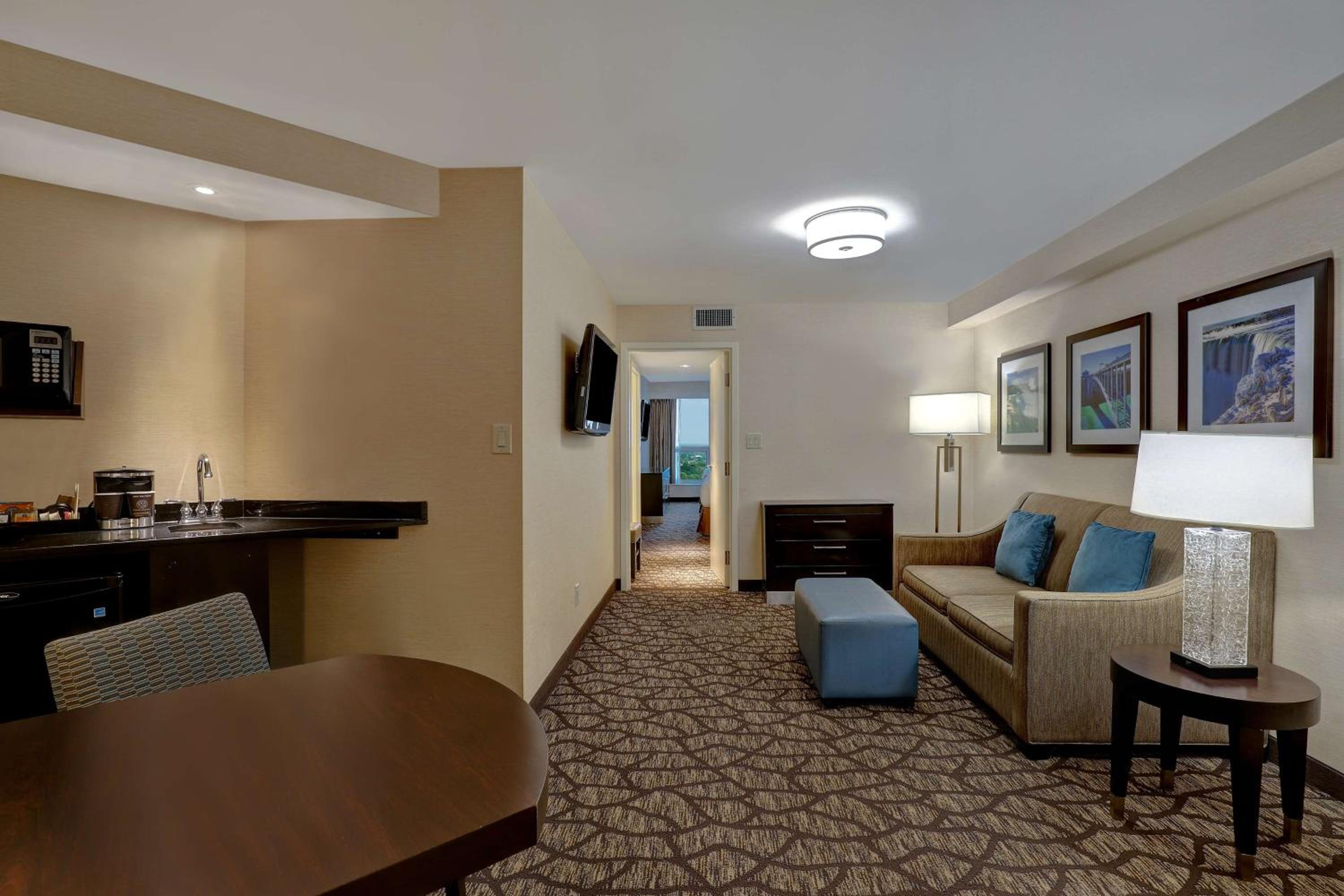 Queen Suite with City View