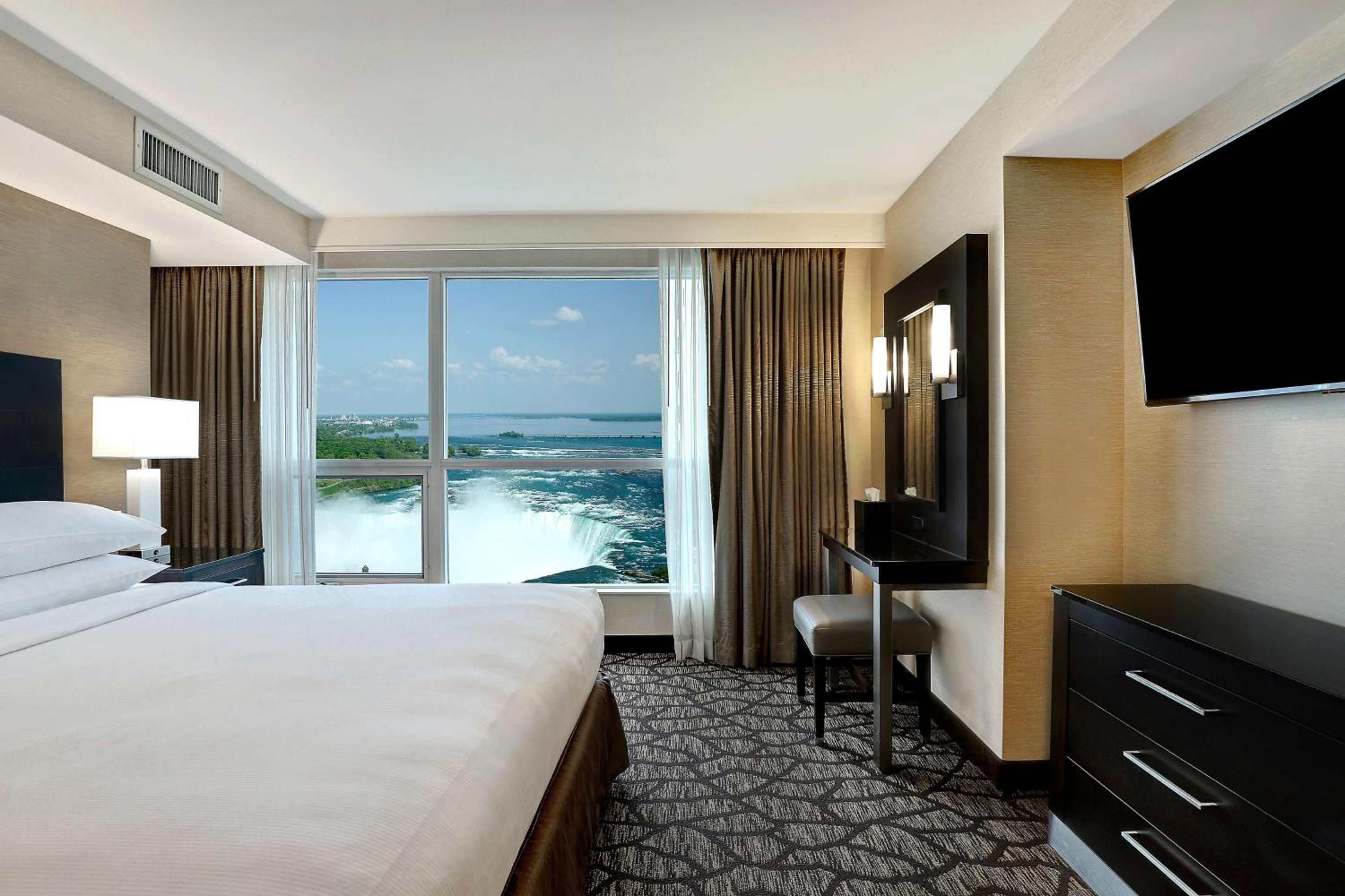King Suite with Horseshoe Falls View
