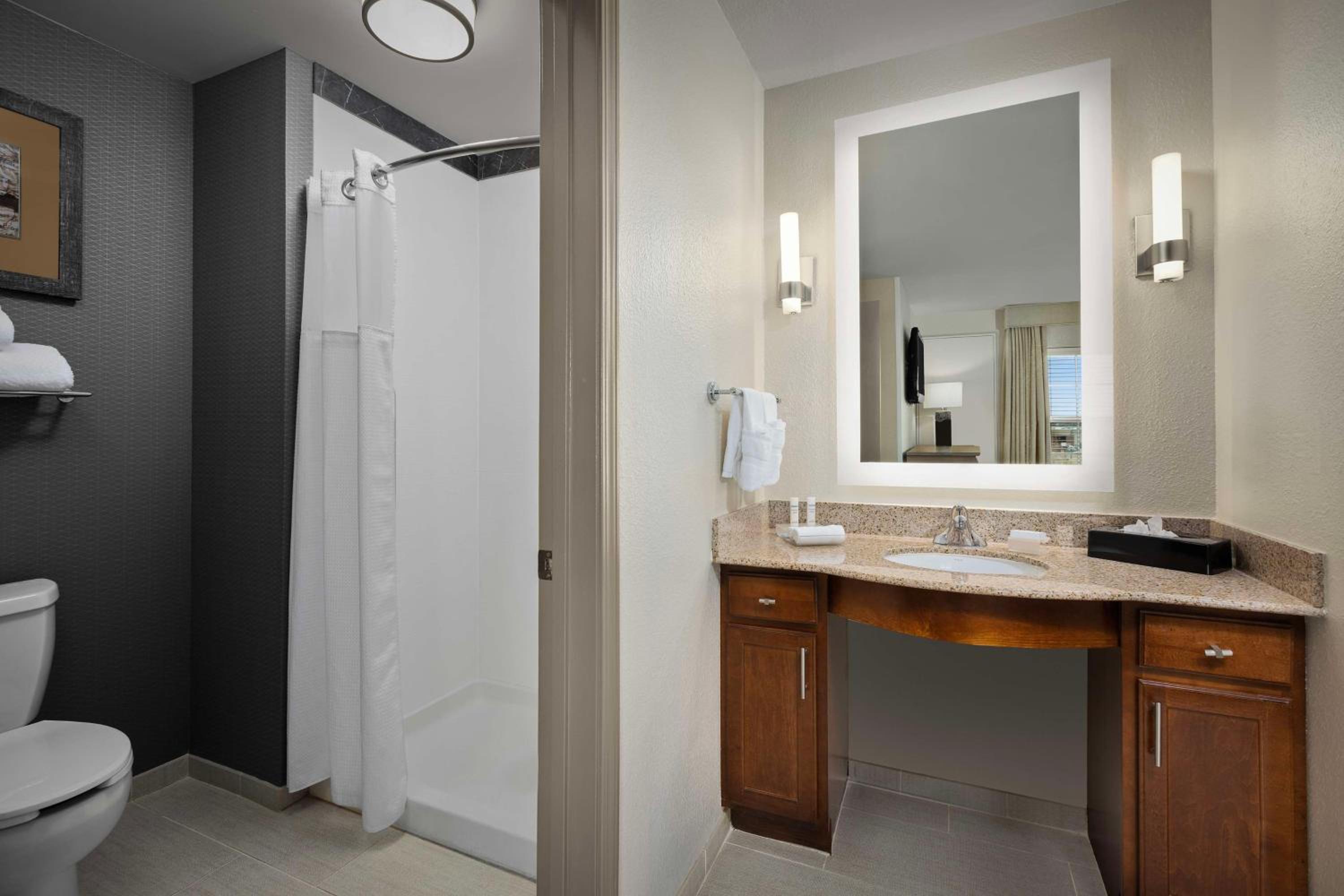King Suite with Whirlpool - Photo 5