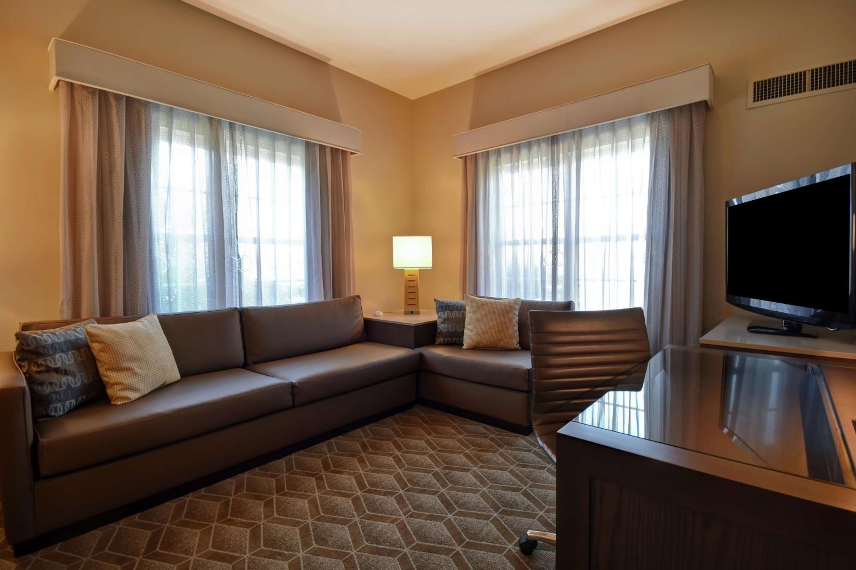 Suite with Two Queen Beds and Roll-In Shower - Mobility and Hearing Access/Non-Smoking