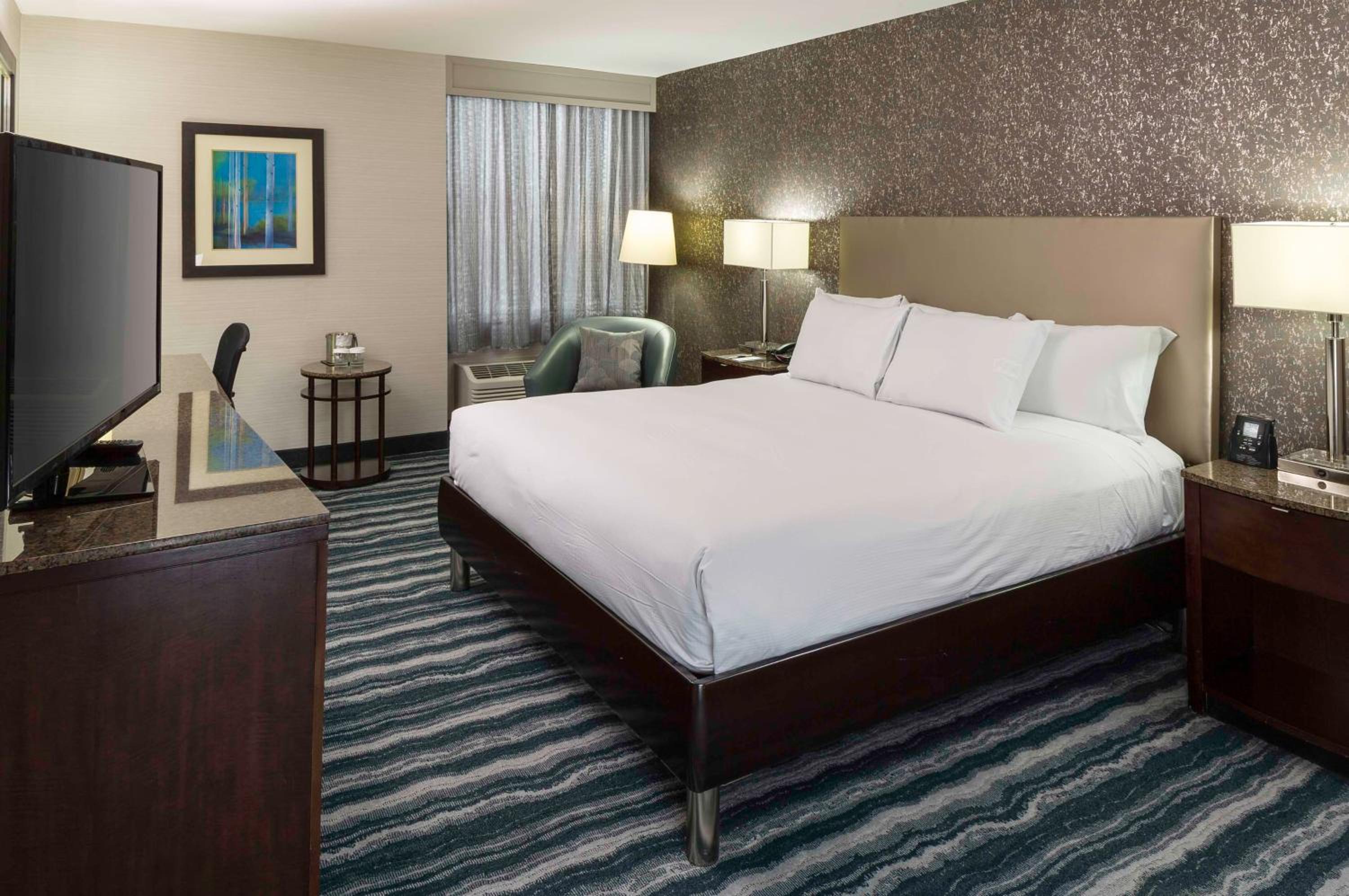 King Room with Roll-In Shower - Mobility and Hearing Accessible - Photo 1