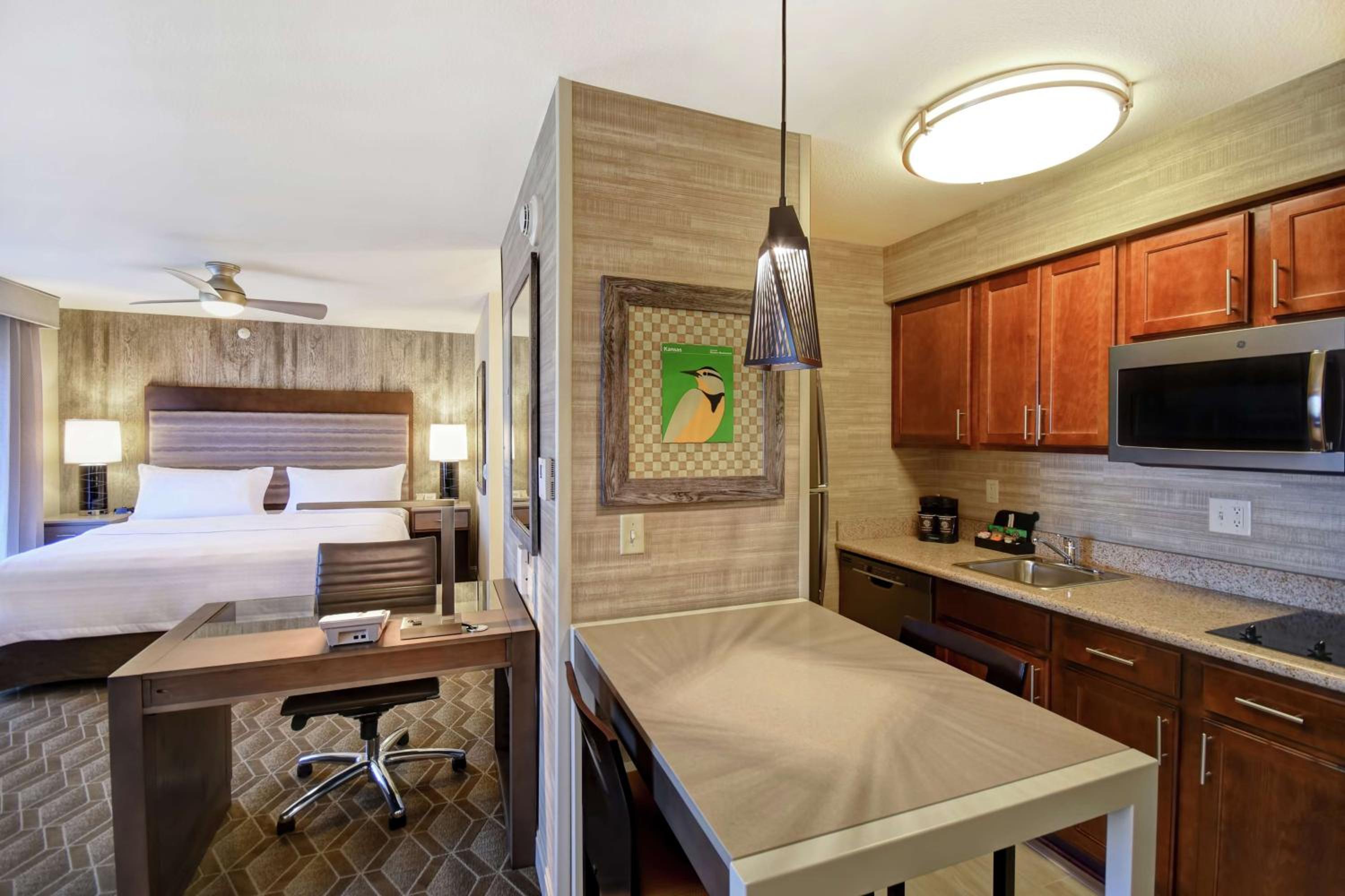King Studio Suite - Non-Smoking - Photo 4