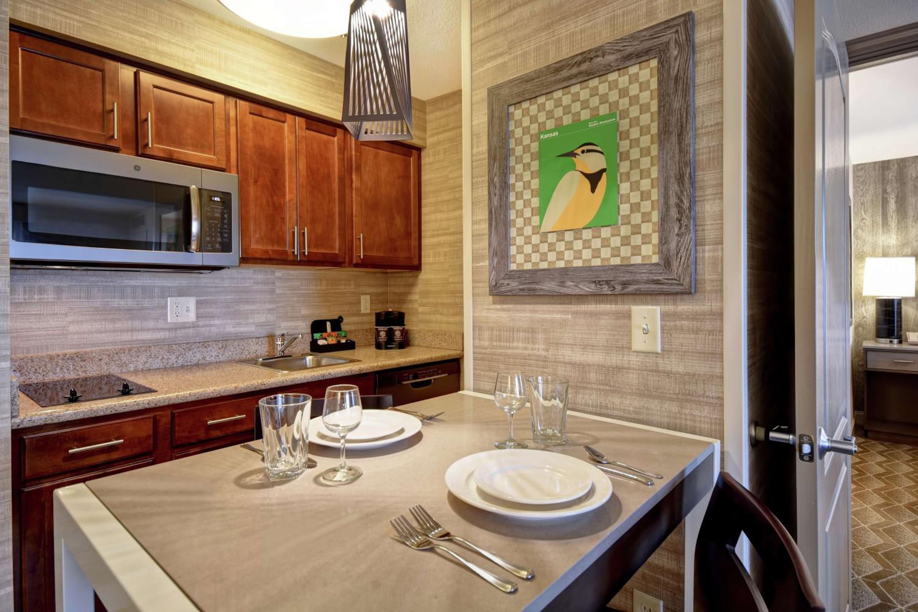 One-Bedroom King Suite - Non-Smoking - Photo 3