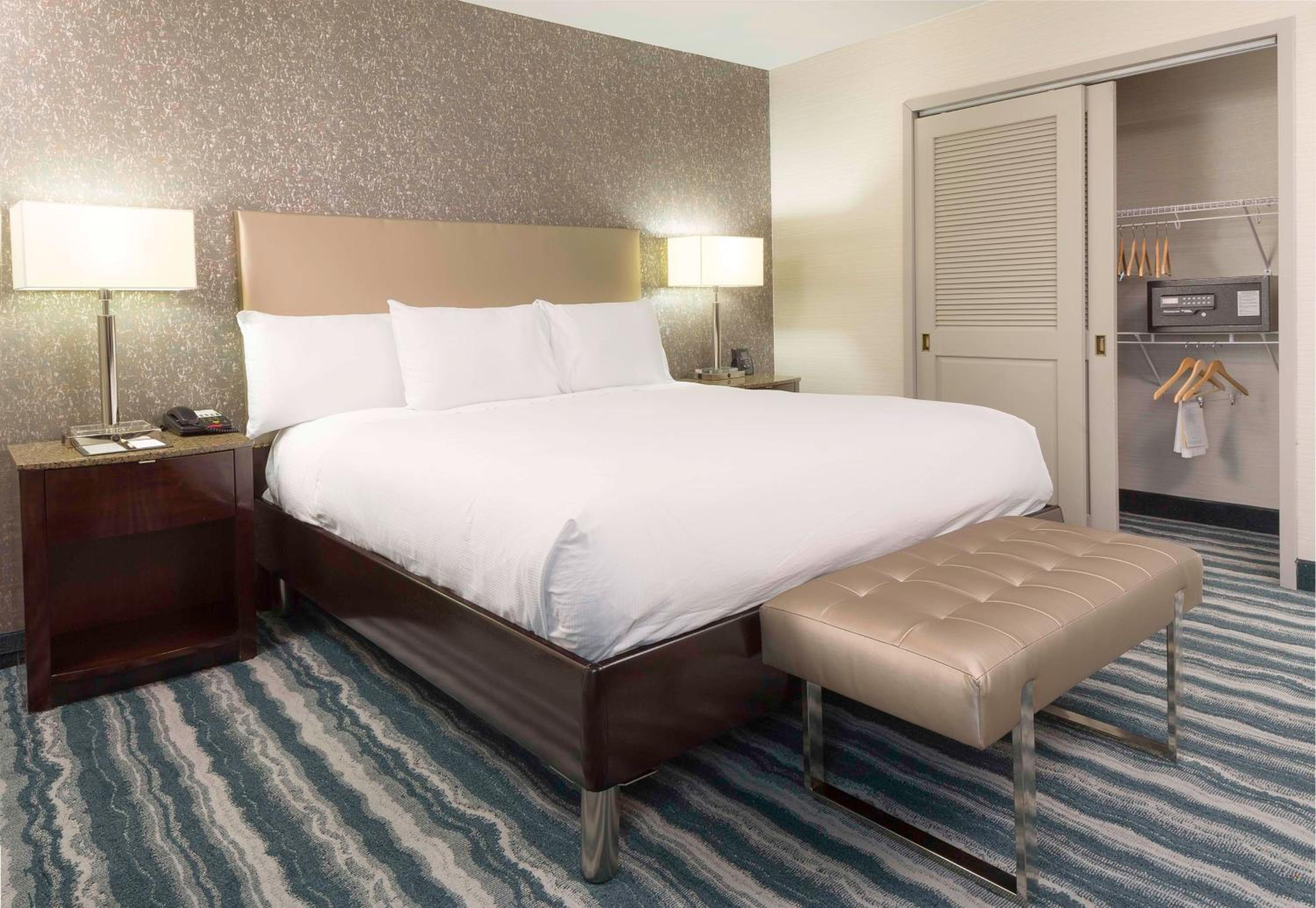 King Room with Roll-In Shower - Mobility and Hearing Accessible - Photo 3