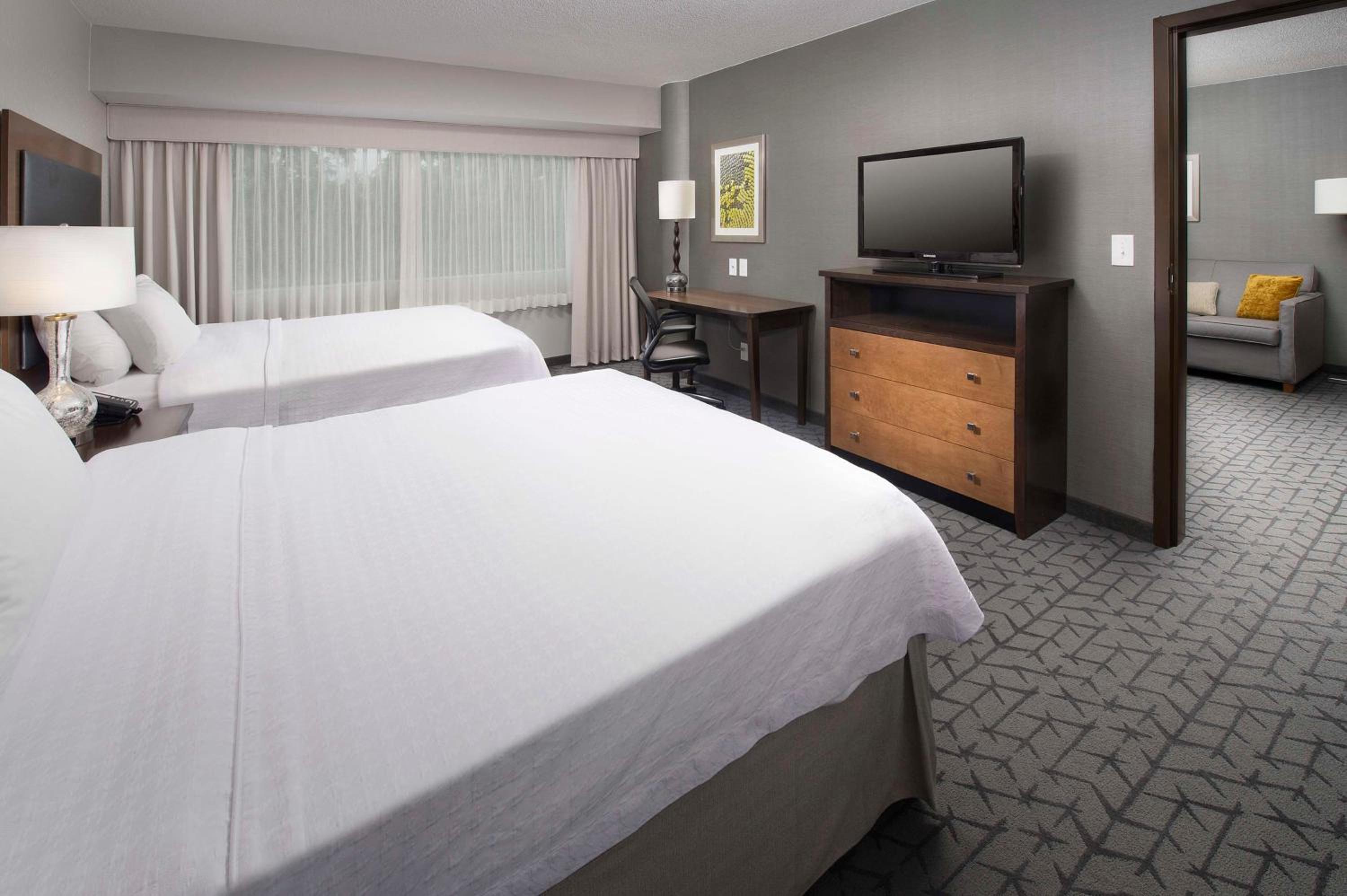 One-Bedroom Queen Suite with Two Queen Beds - Non-Smoking - Photo 2