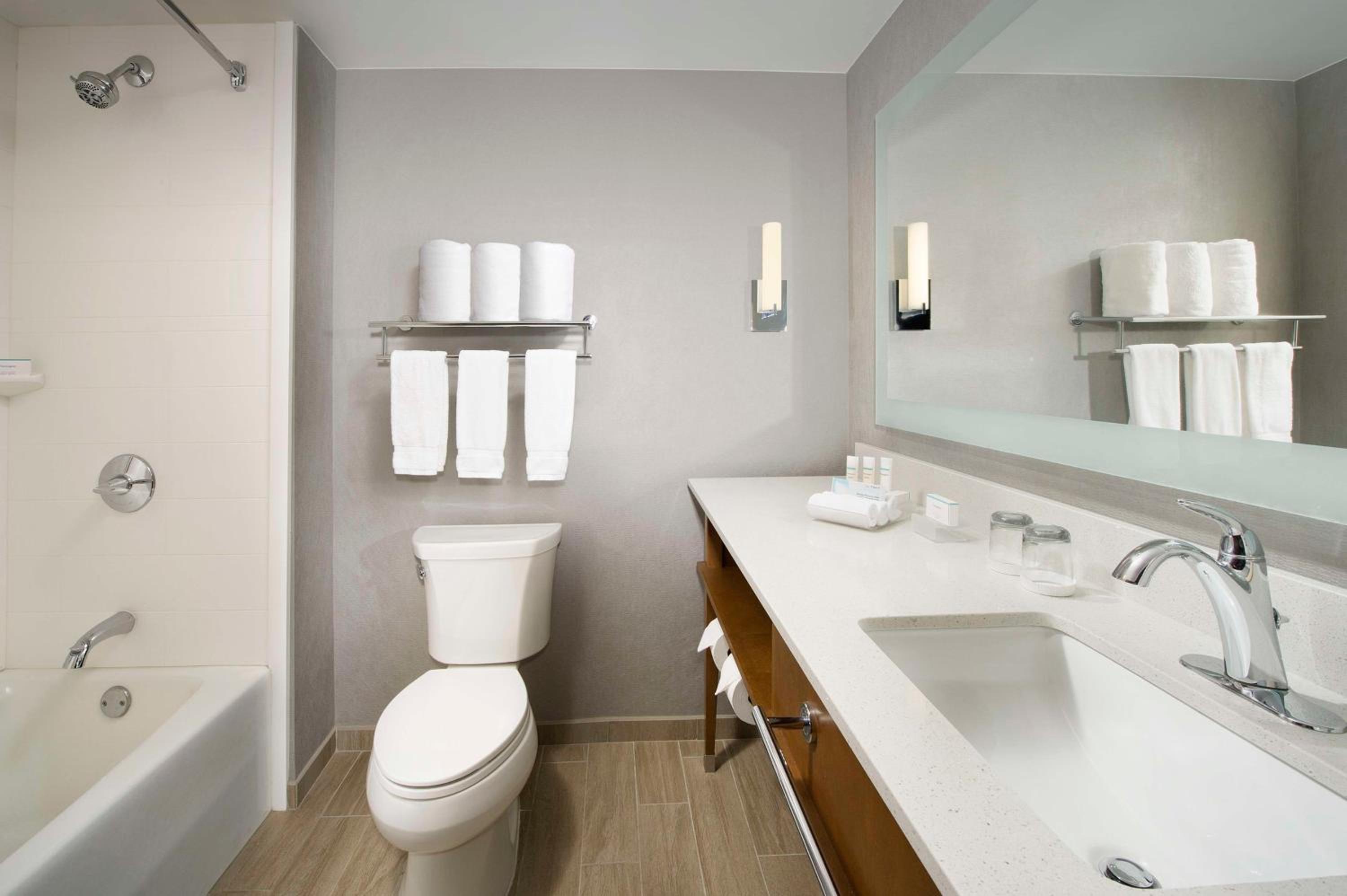 King Studio - Mobility Accessible/Non-Smoking - Photo 6