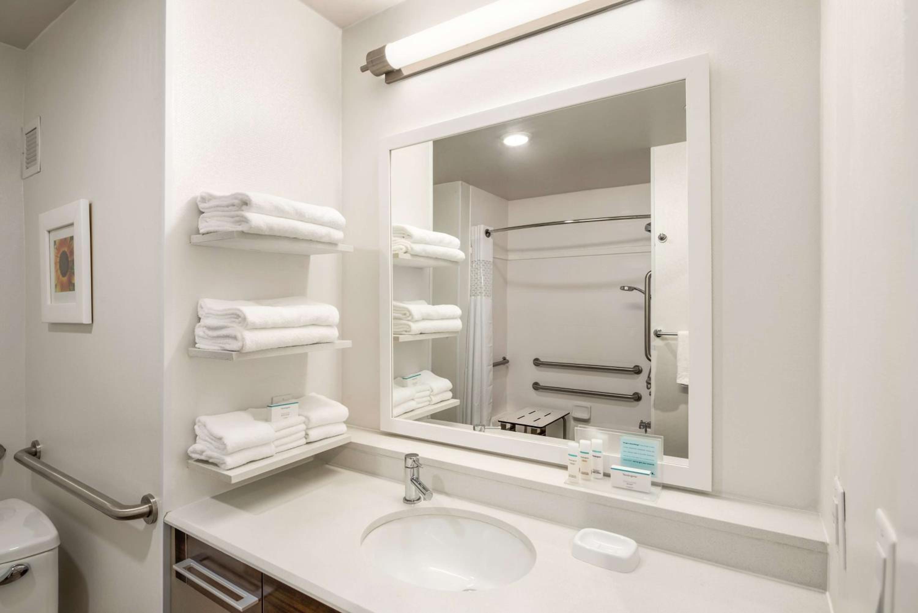 Queen Room with Two Queen Beds - Mobility/Hearing Accessible